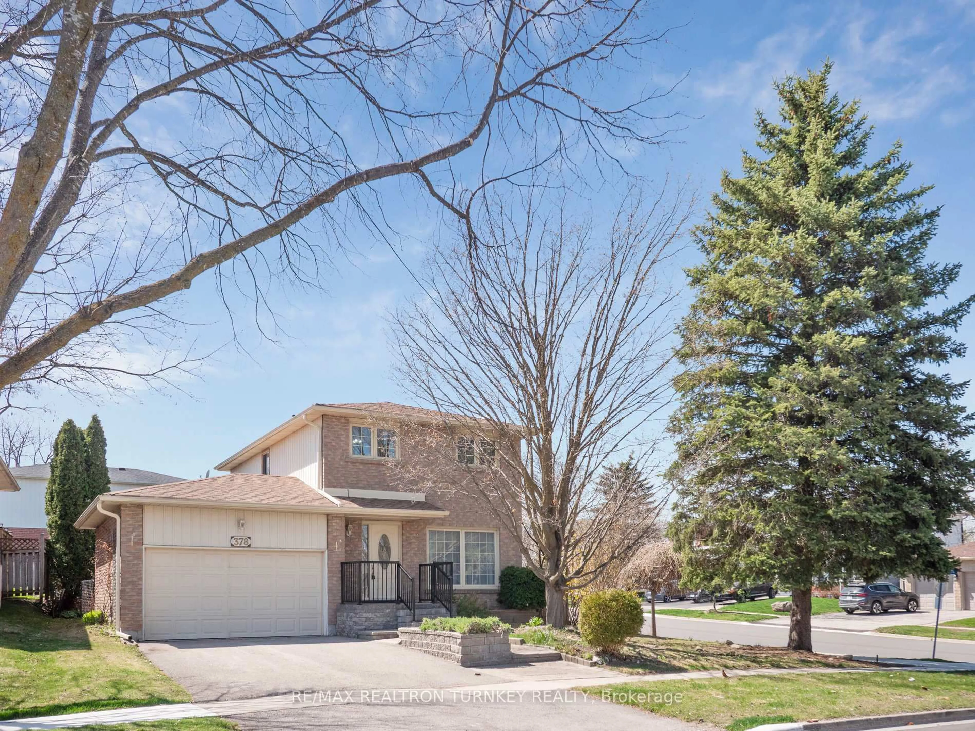 Home with vinyl exterior material, street for 378 Ashworth Dr, Newmarket Ontario L3Y 6T6