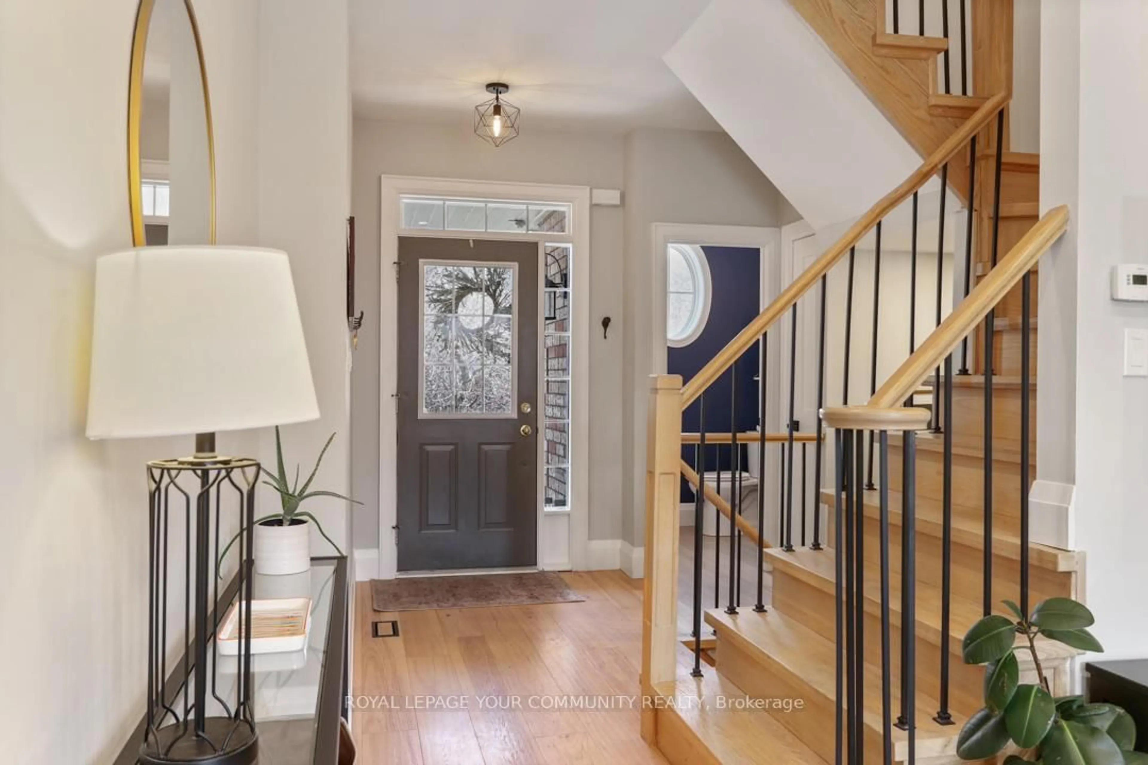 Indoor entryway for 81 Limeridge St, Aurora Ontario L4G 7X9