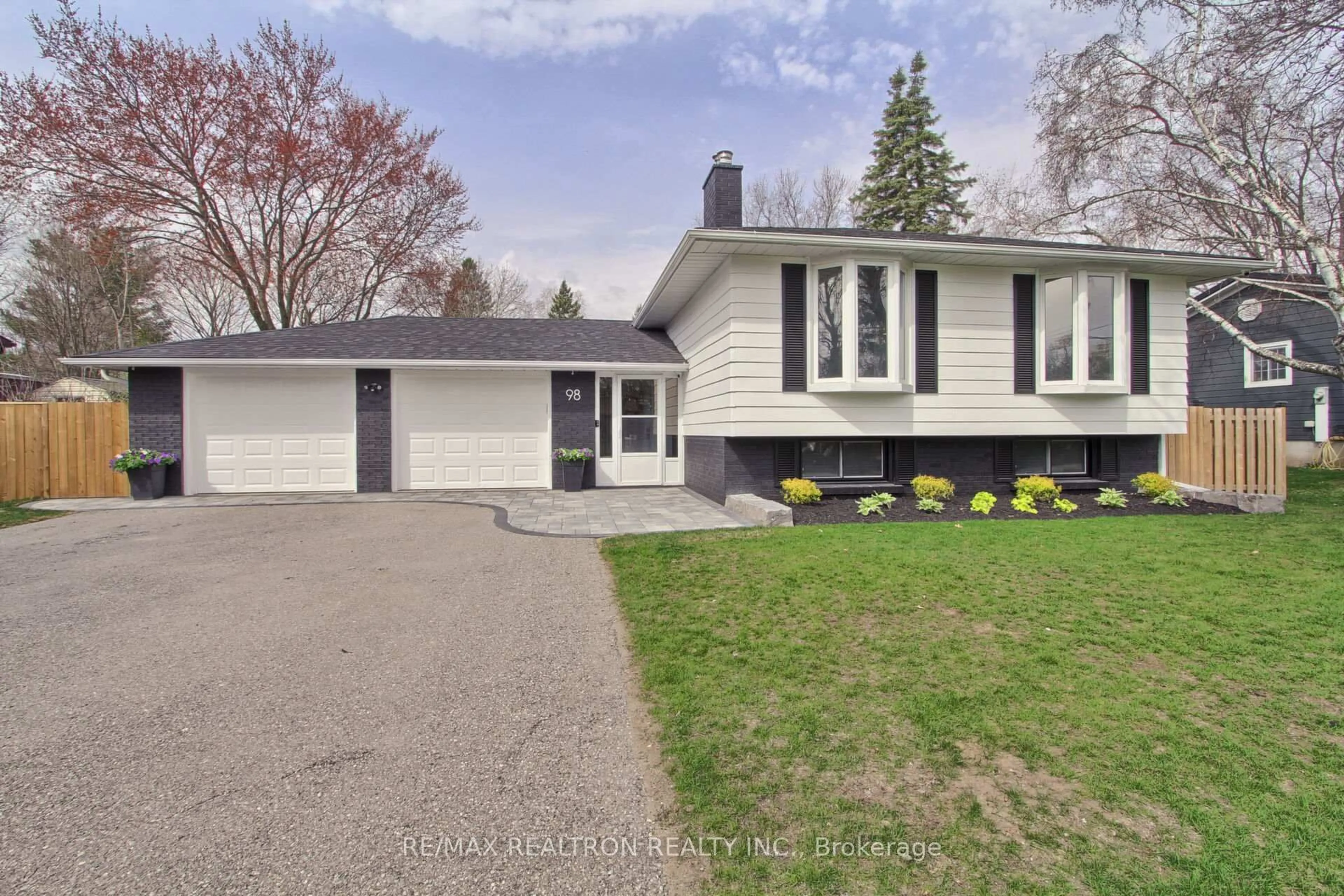 Home with vinyl exterior material, street for 98 Everton Dr, Innisfil Ontario L0L 1R0