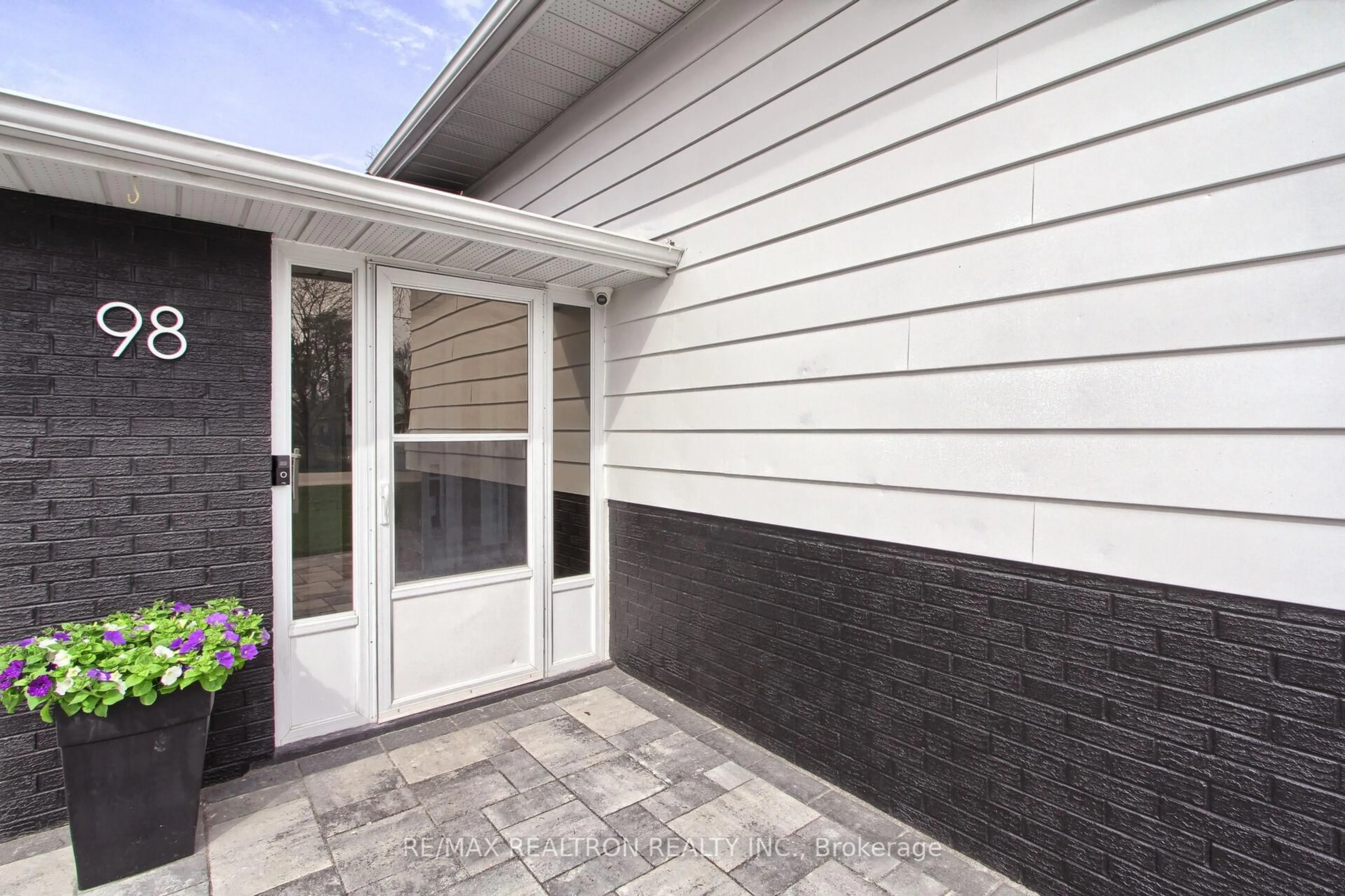 Home with vinyl exterior material, street for 98 Everton Dr, Innisfil Ontario L0L 1R0