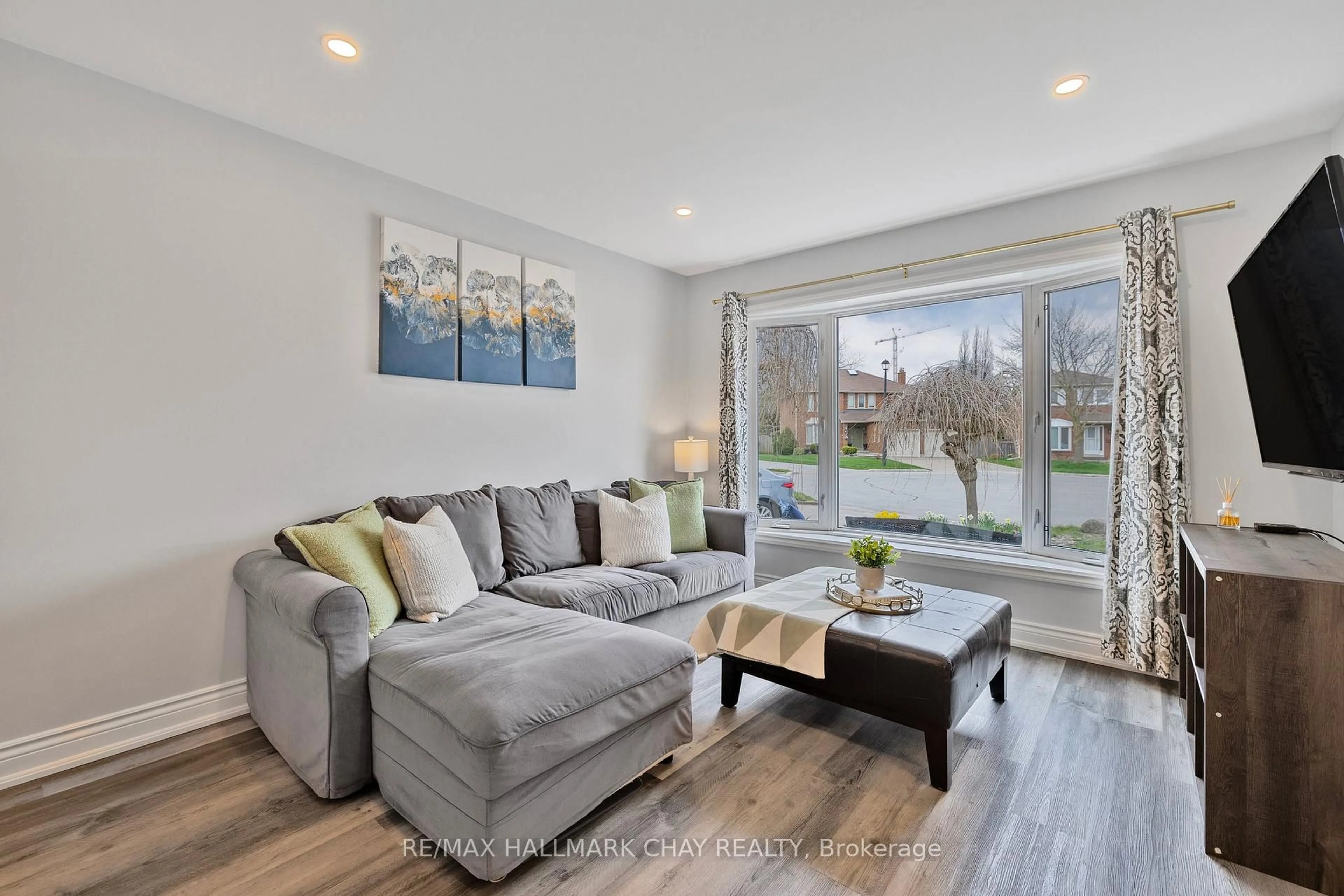 Living room with furniture, wood/laminate floor for 103 Adam Pl, Newmarket Ontario L3Y 8C4