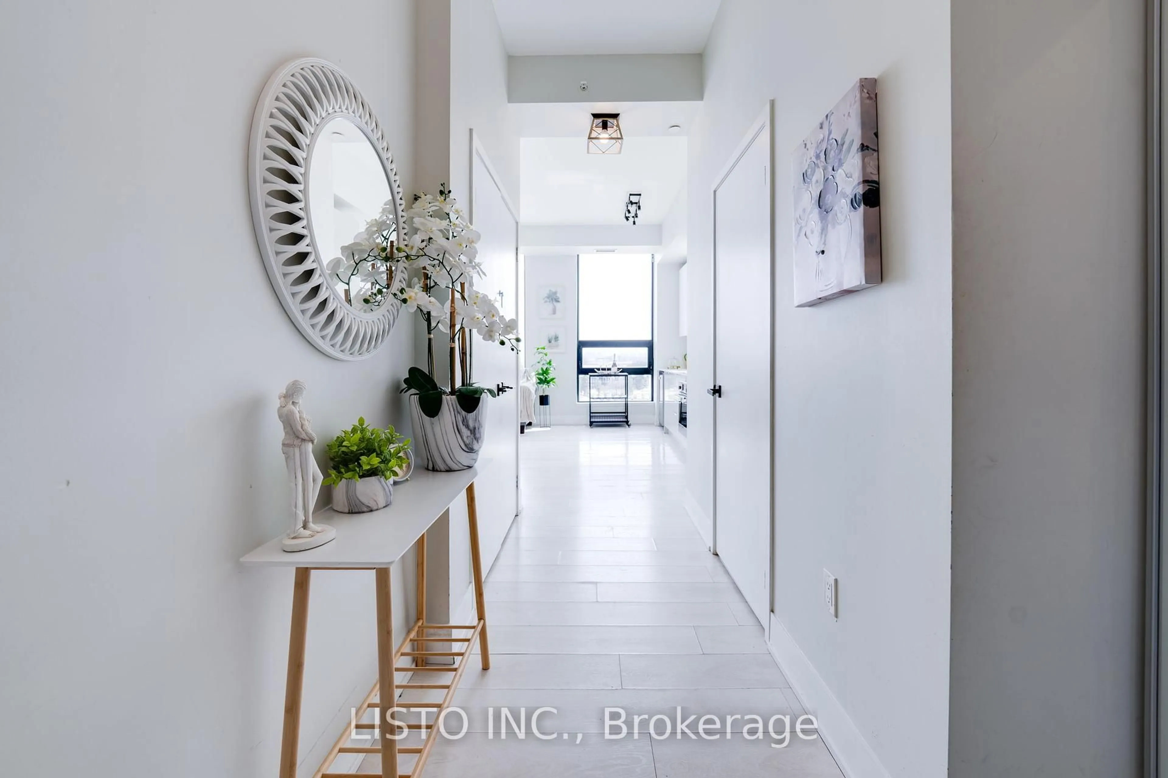 Indoor entryway for 2908 Highway 7 Rd #523E, Vaughan Ontario L4K 0K5