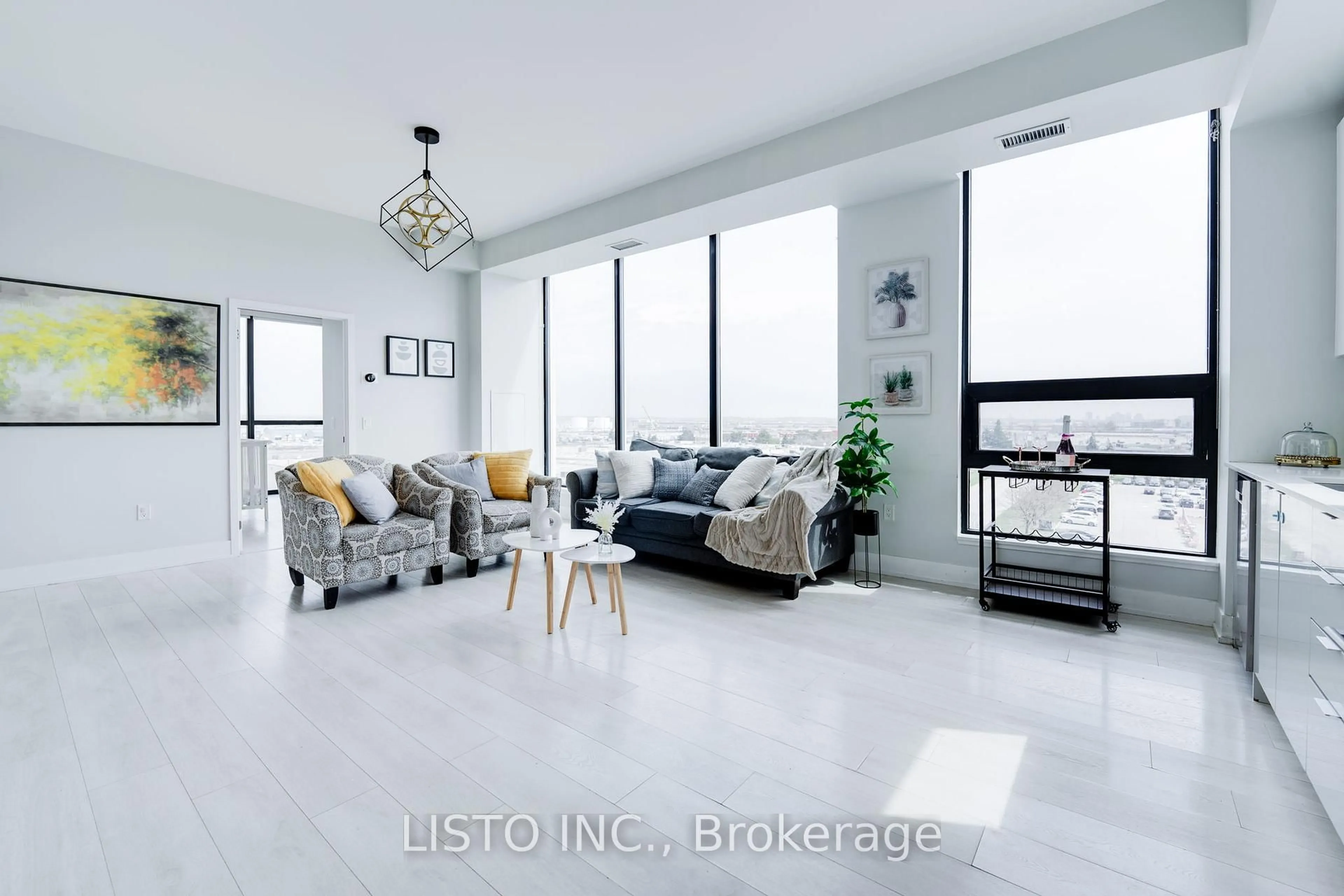 Living room with furniture, ceramic/tile floor for 2908 Highway 7 Rd #523E, Vaughan Ontario L4K 0K5