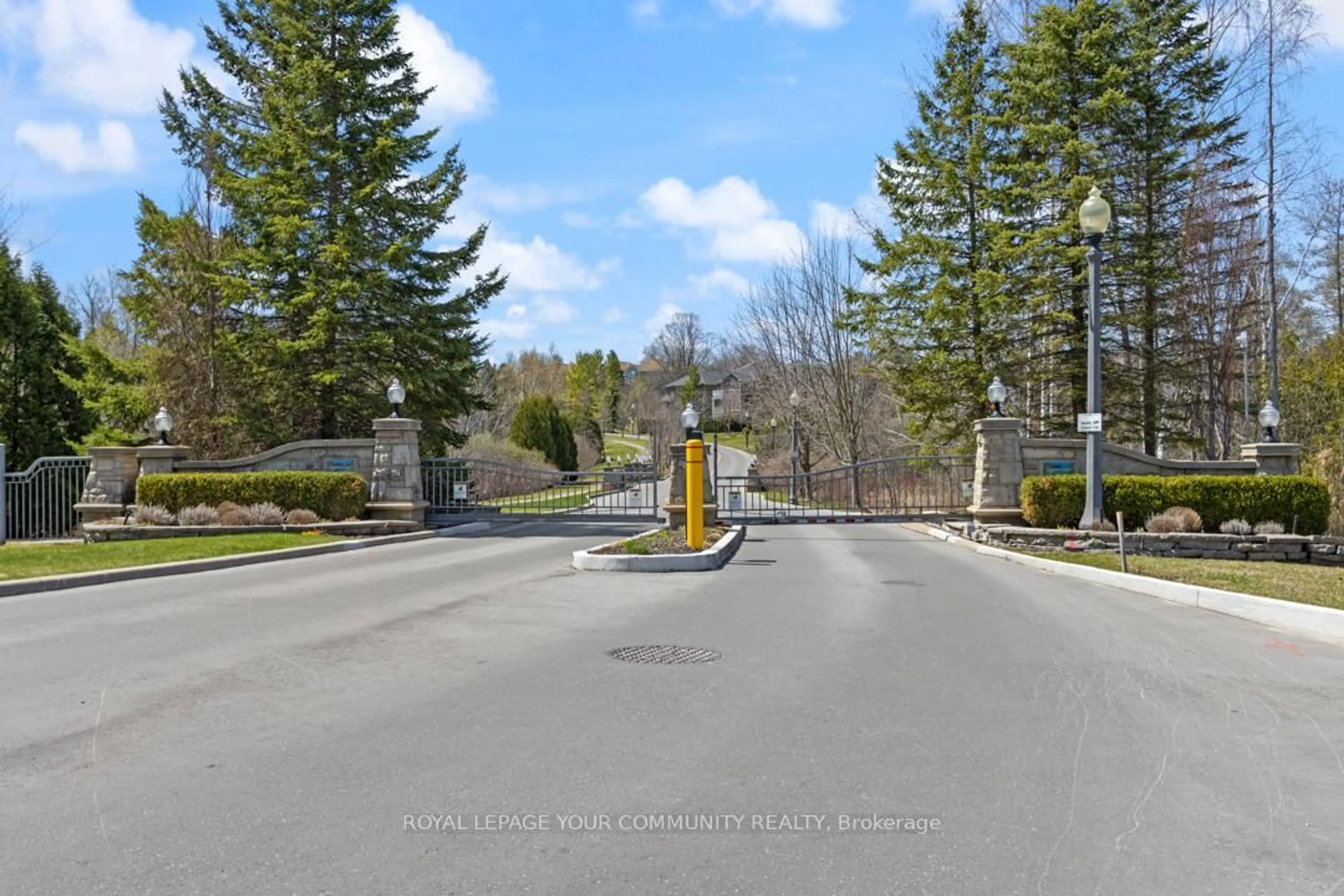 Unknown for 2 Stonecliffe Cres #52, Aurora Ontario L4G 7Z7