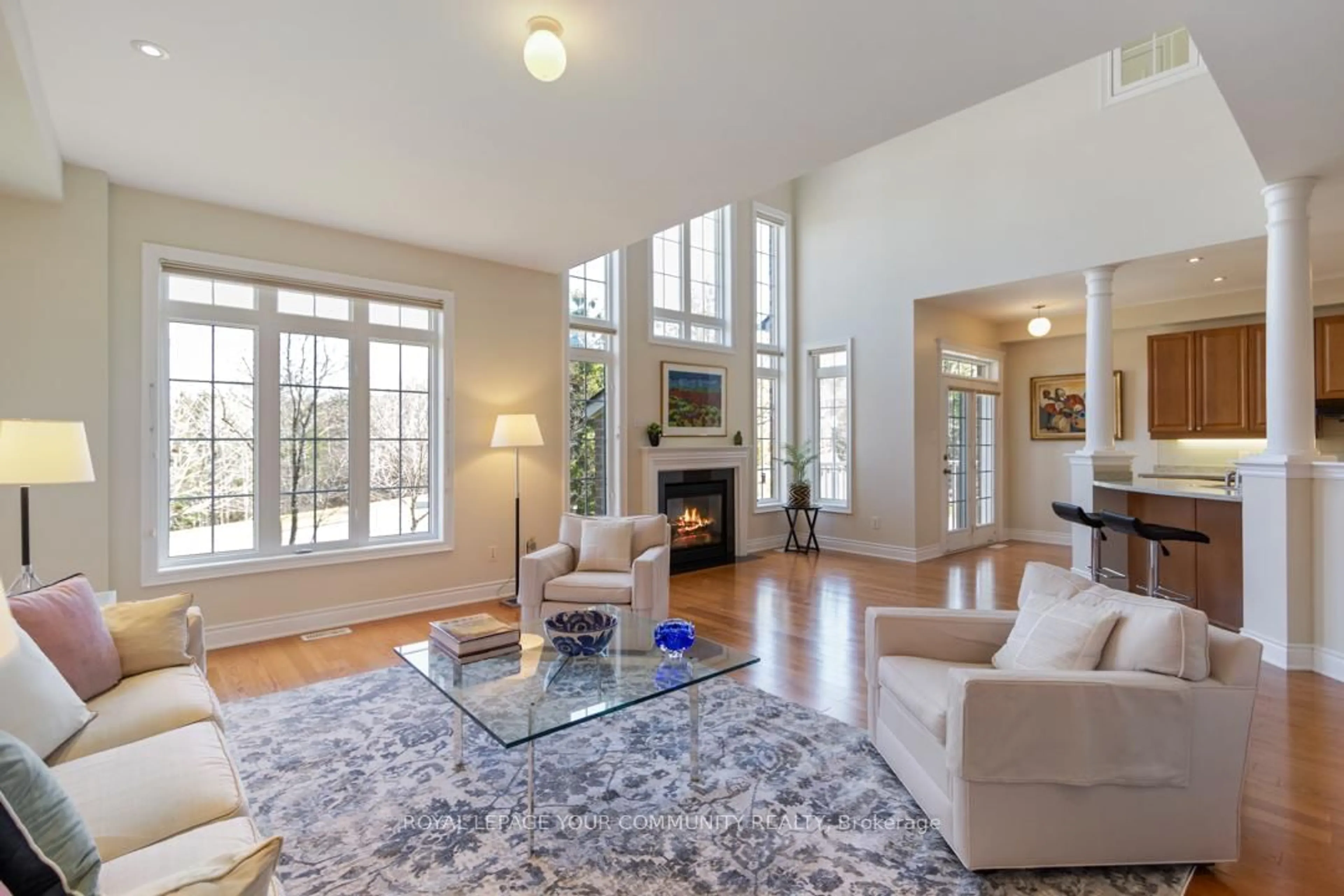 Living room with furniture, unknown for 2 Stonecliffe Cres #52, Aurora Ontario L4G 7Z7