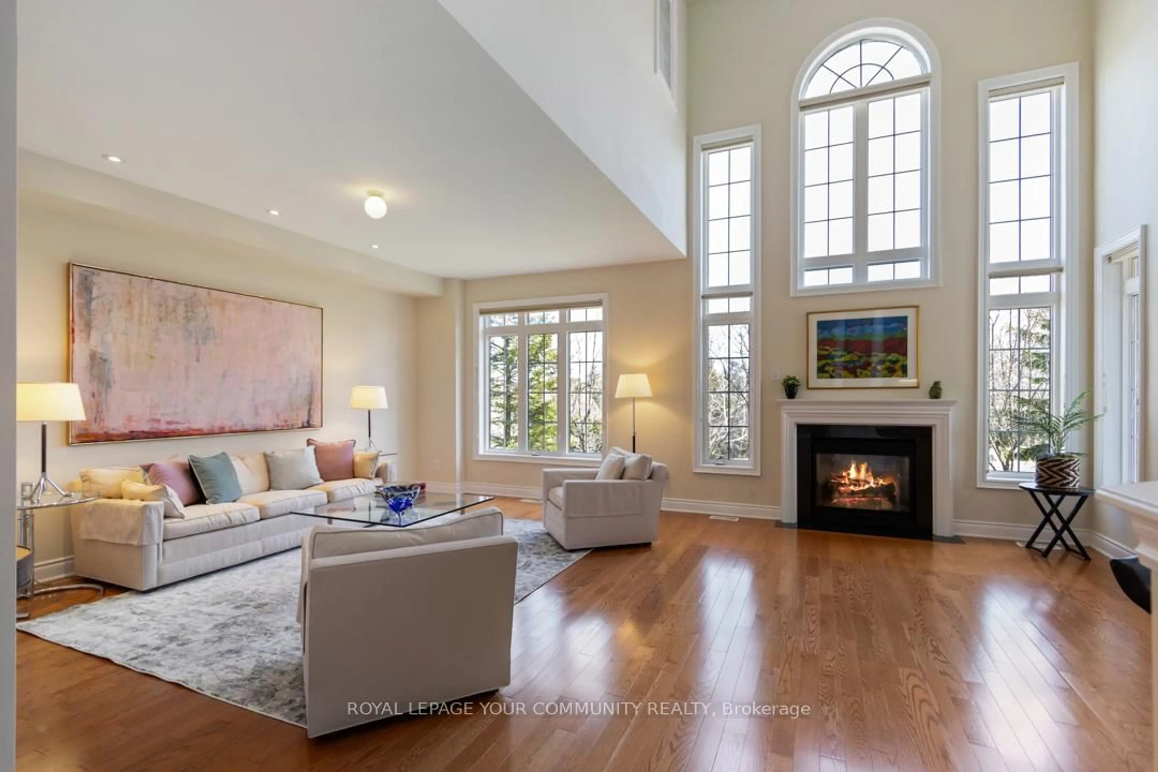 Living room with furniture, unknown for 2 Stonecliffe Cres #52, Aurora Ontario L4G 7Z7