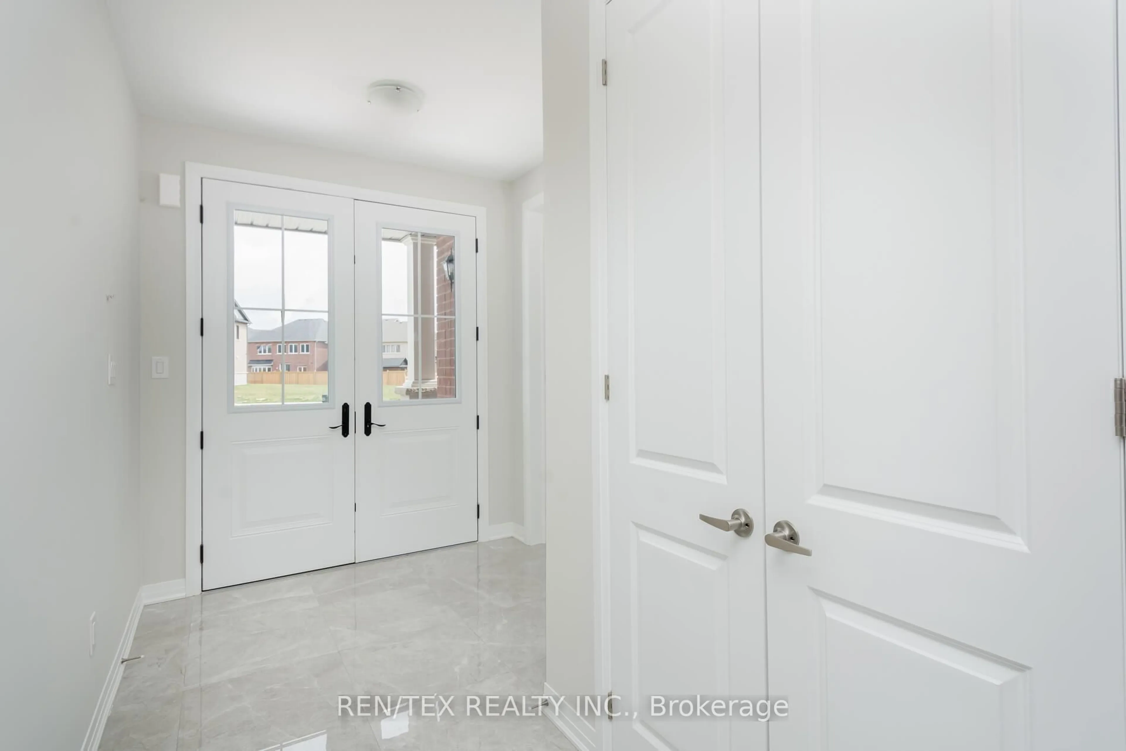 Indoor entryway for 1723 Corsal Crt, Innisfil Ontario L9S 4W7
