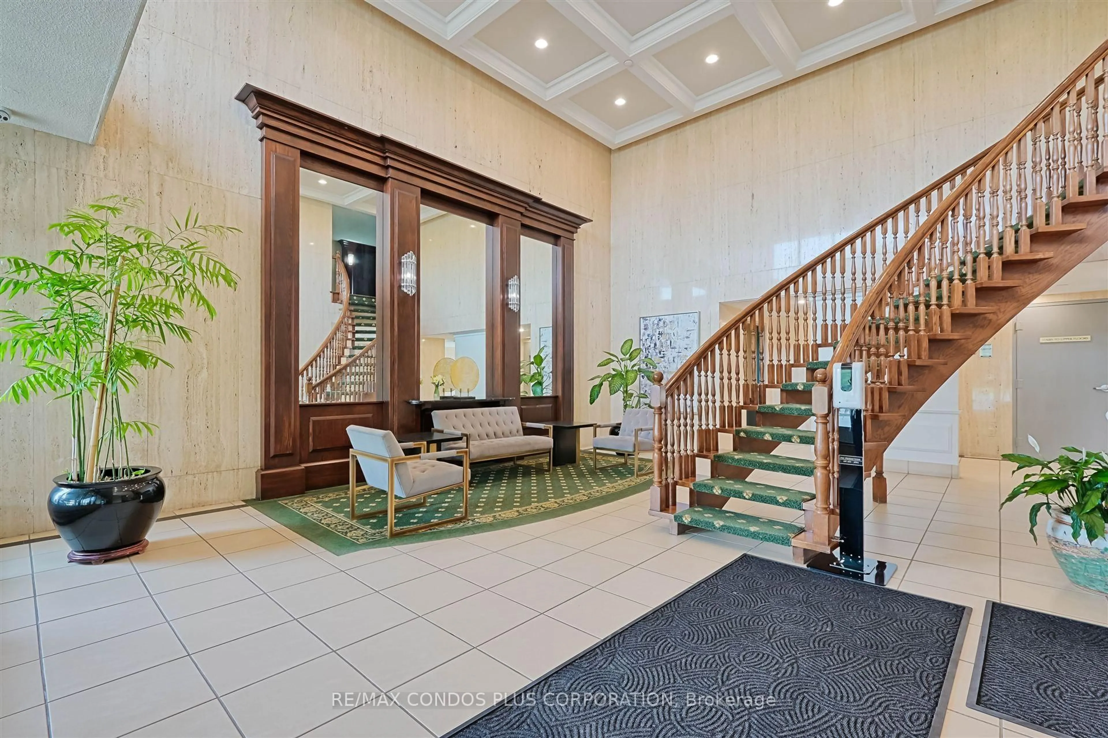Indoor foyer for 8111 Yonge St ##1106, Markham Ontario L3T 4V9