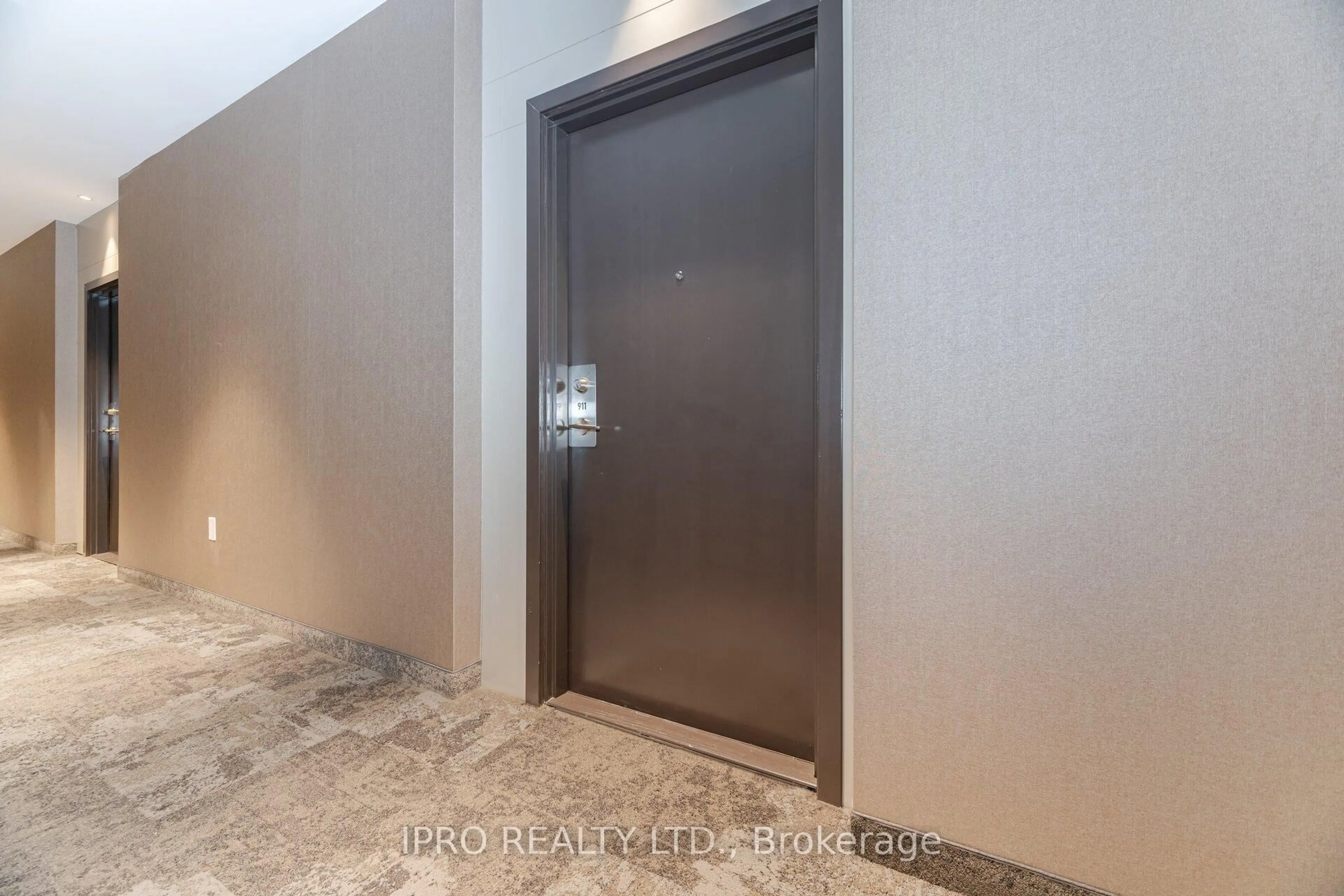 Indoor foyer for 60 Honeycrisp Cres #911, Vaughan Ontario L4K 0M7