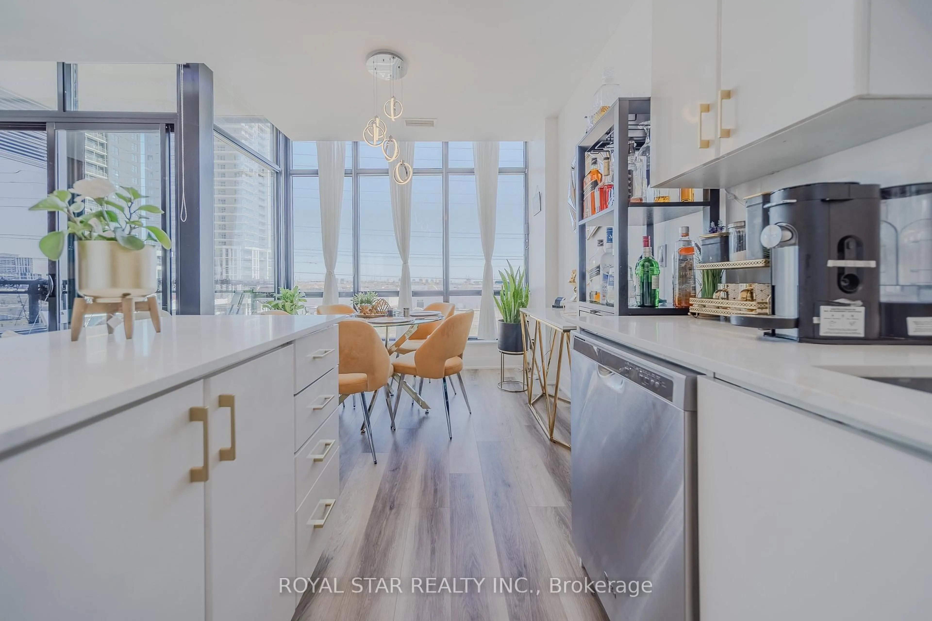 Contemporary kitchen, unknown for 2900 Highway 7 N/A #511, Vaughan Ontario L4K 0G3