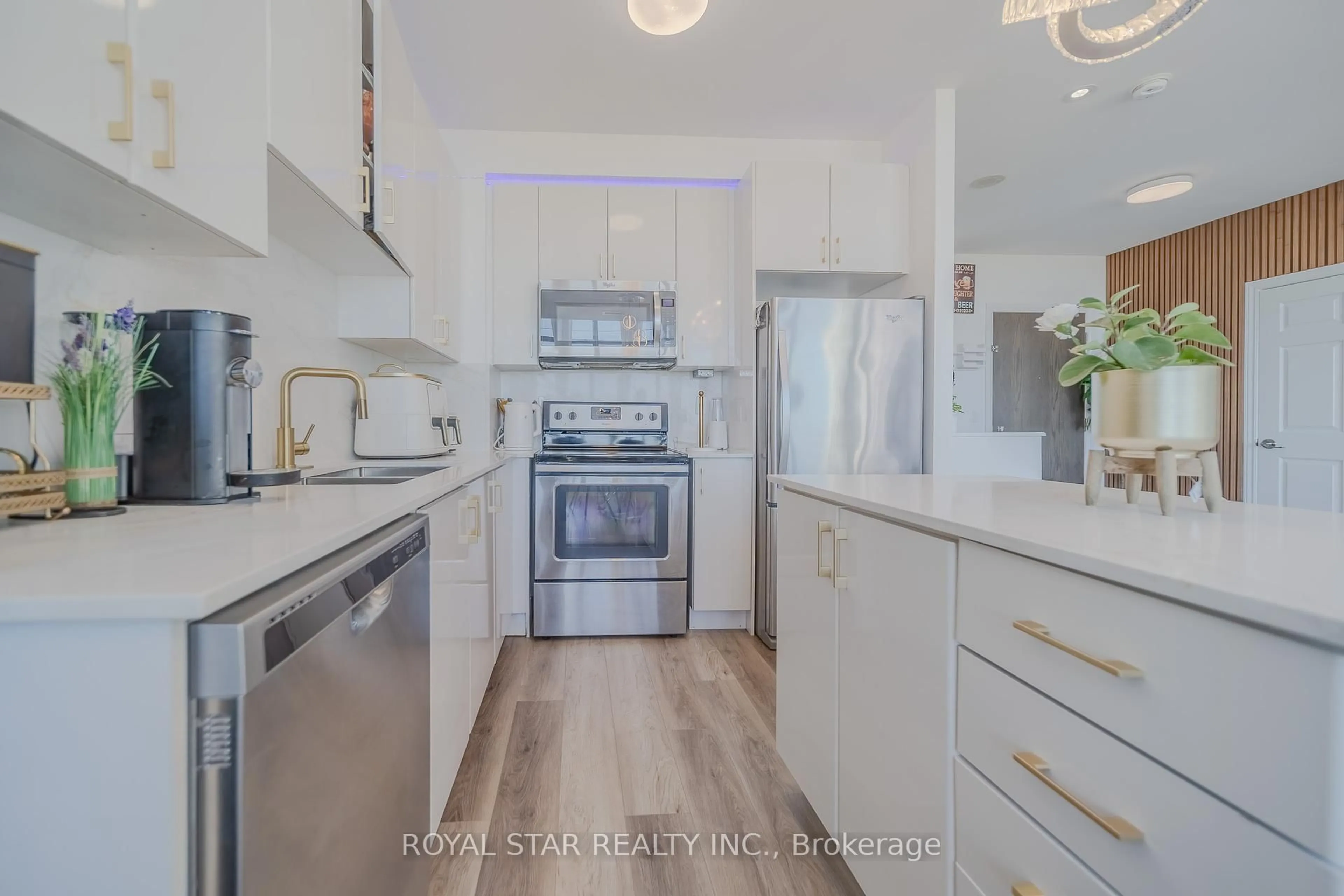 Open concept kitchen, unknown for 2900 Highway 7 N/A #511, Vaughan Ontario L4K 0G3