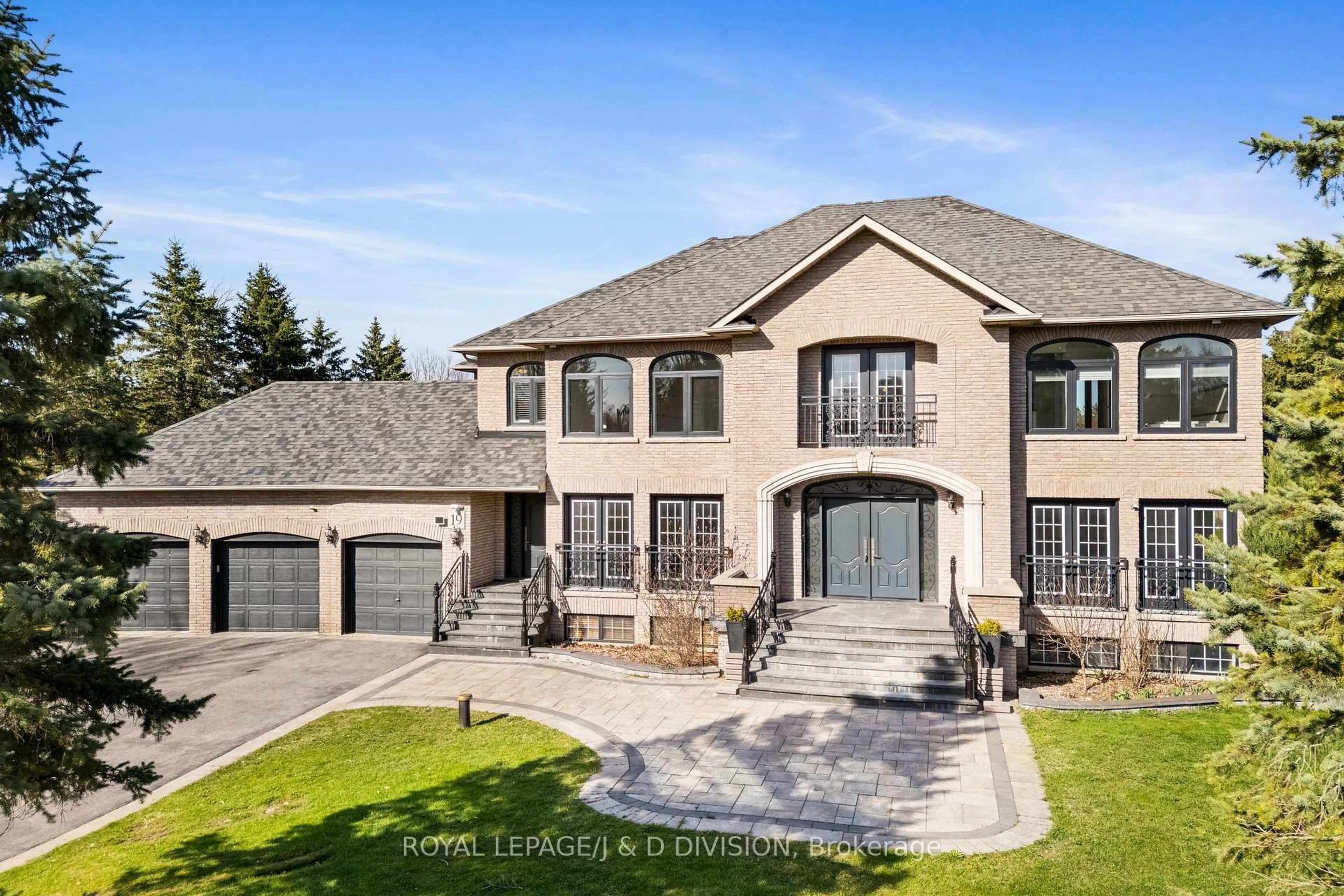 Home with brick exterior material, street for 19 Logan Crt, Whitchurch-Stouffville Ontario L4A 7X5