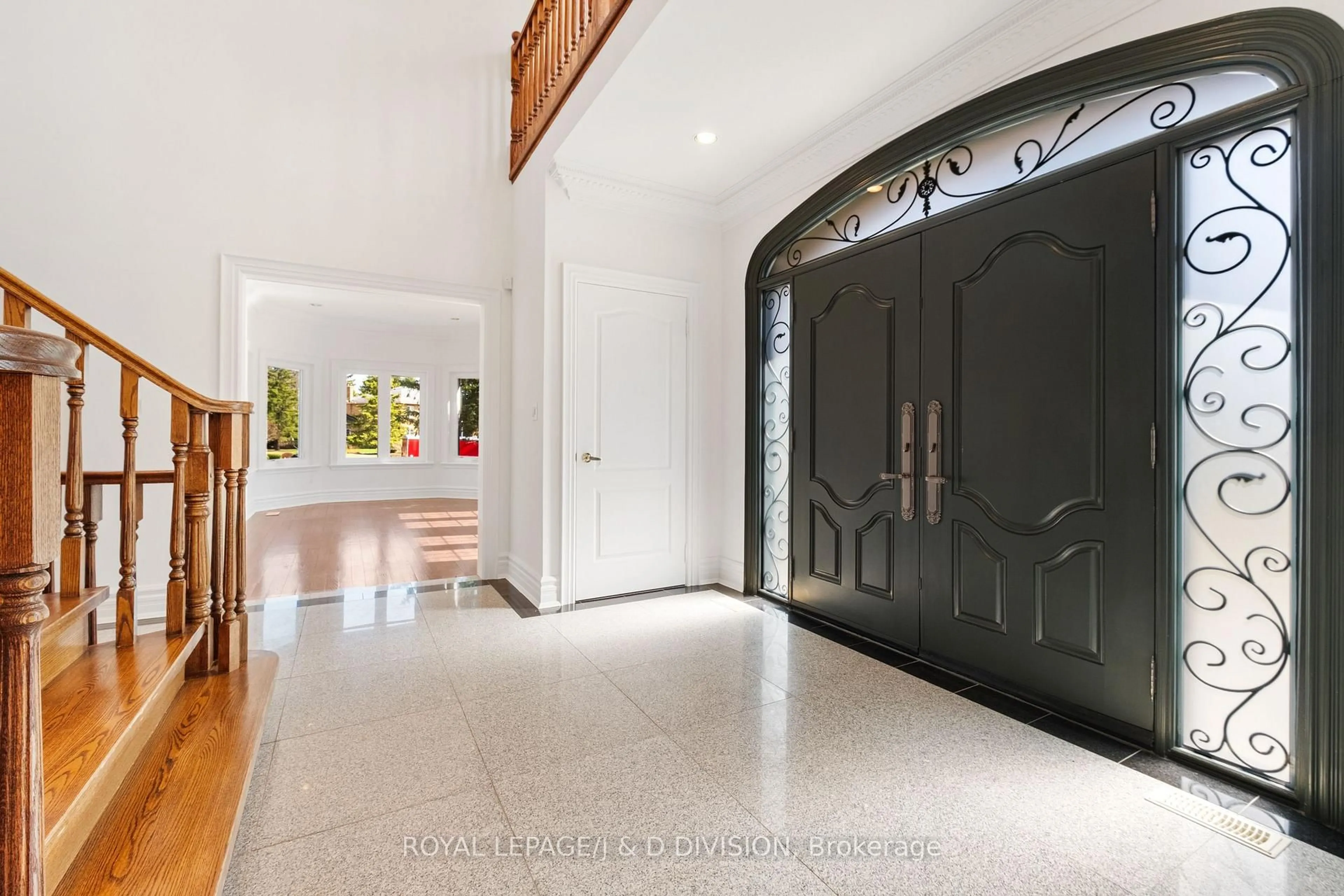 Indoor foyer for 19 Logan Crt, Whitchurch-Stouffville Ontario L4A 7X5