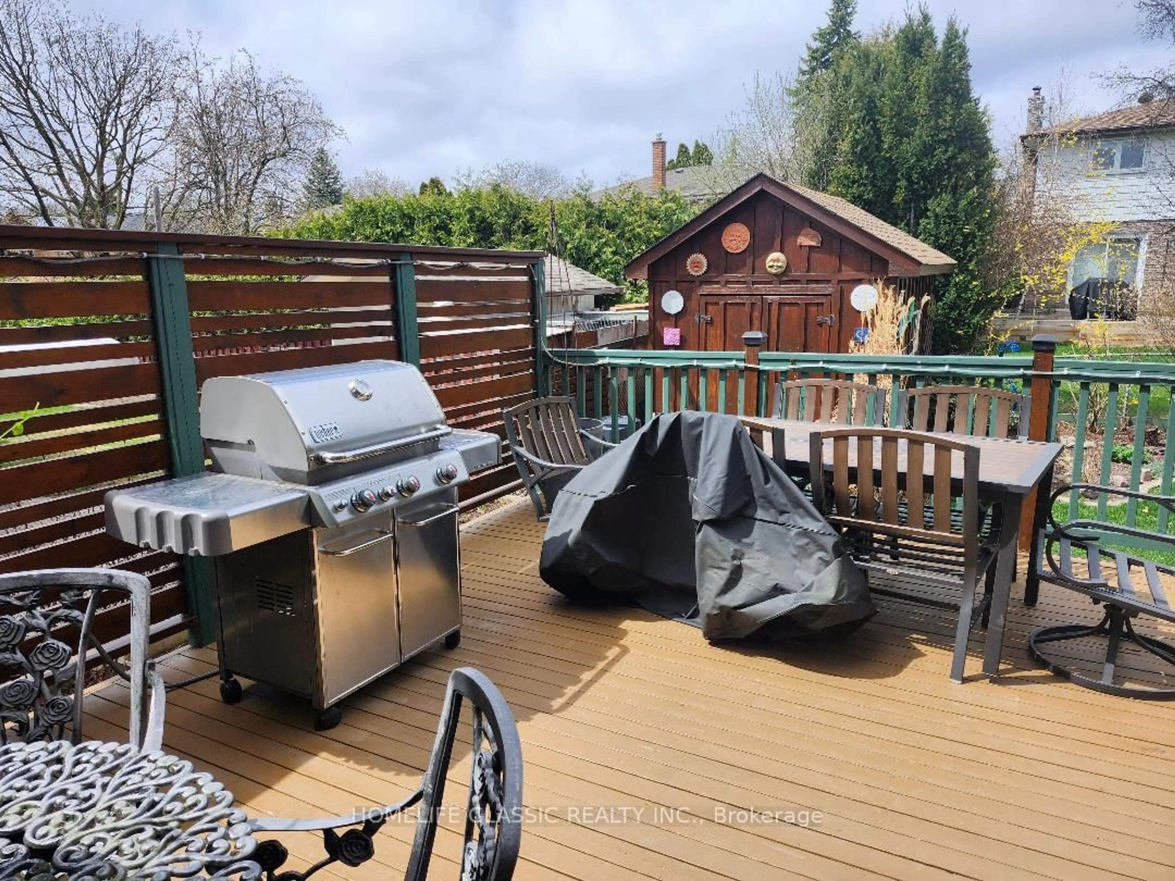 A pic from outside/outdoor area/front of a property/back of a property/a pic from drone, unknown for 18A Roosevelt Dr, Richmond Hill Ontario L4C 6V3