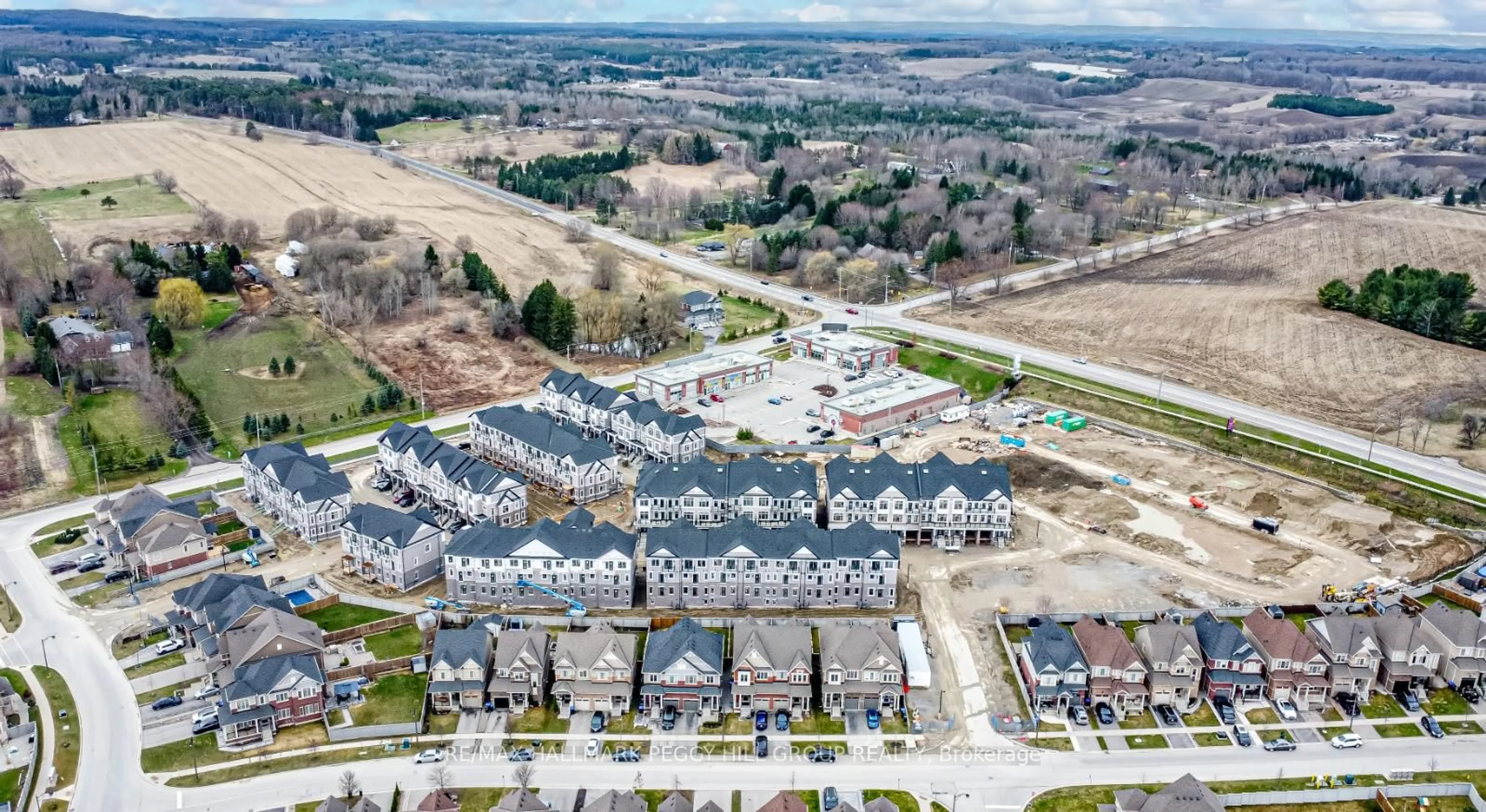 A pic from outside/outdoor area/front of a property/back of a property/a pic from drone, street for 32 Brandon Cres, New Tecumseth Ontario L0G 1W0