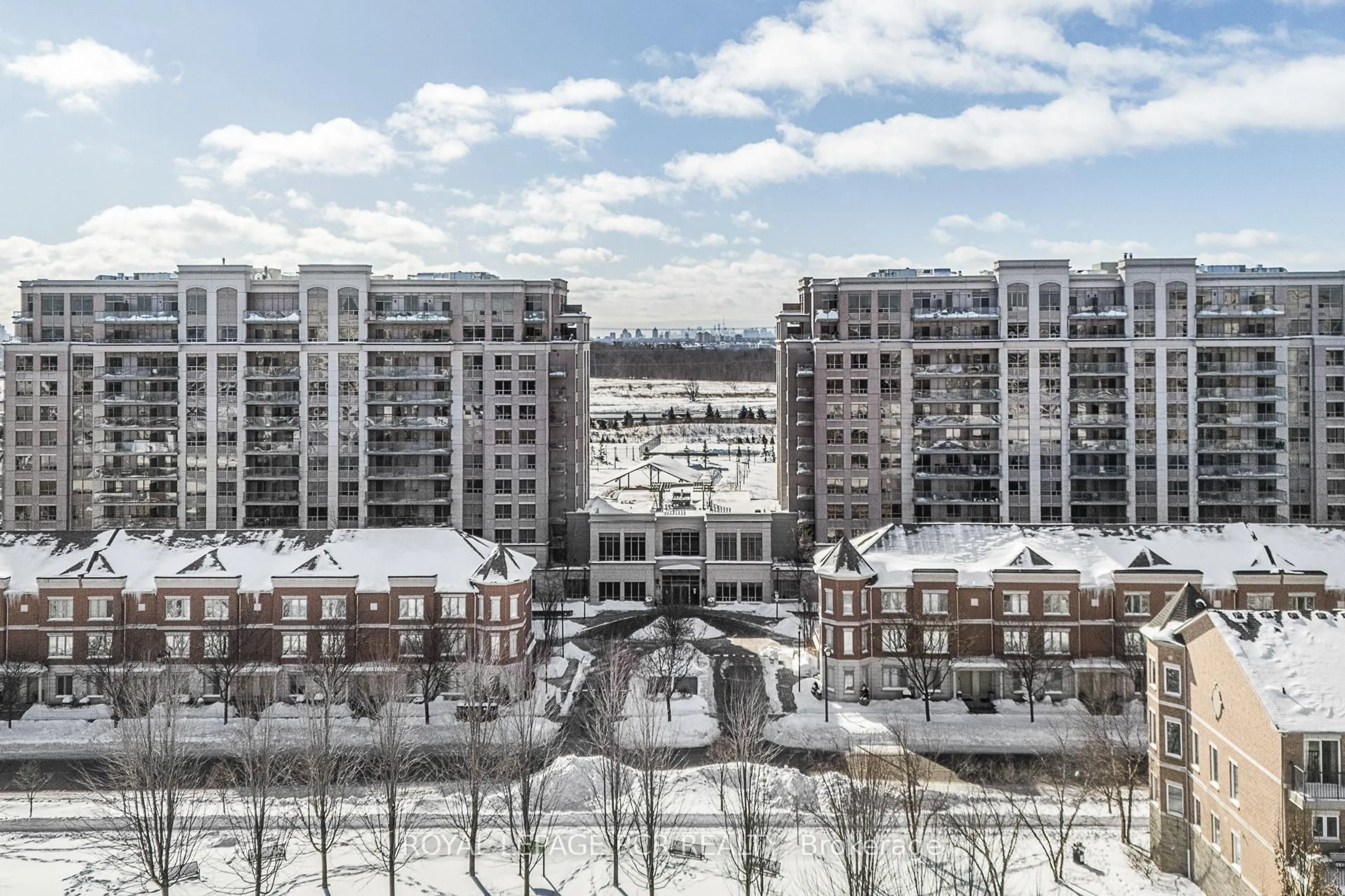 A pic from outside/outdoor area/front of a property/back of a property/a pic from drone, city buildings view from balcony for 37 Galleria Pkwy #515, Markham Ontario L3T 0A5
