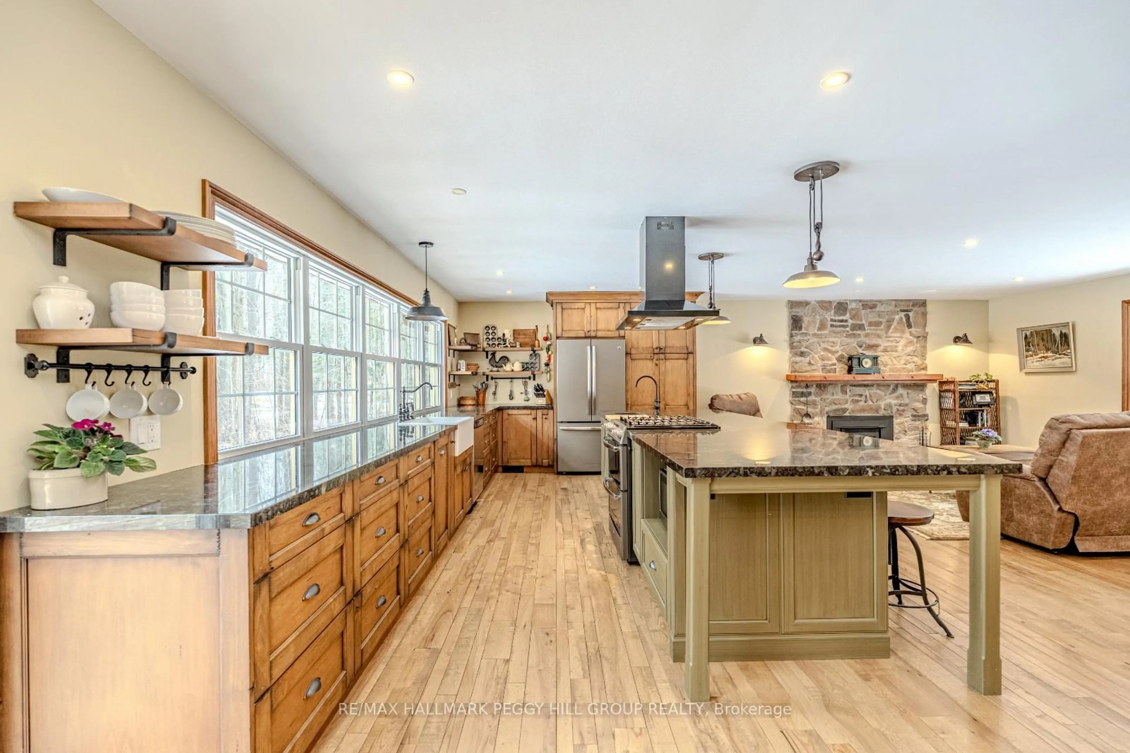Open concept kitchen, unknown for 6 Woodland Heights Dr, Adjala-Tosorontio Ontario L0M 1J0