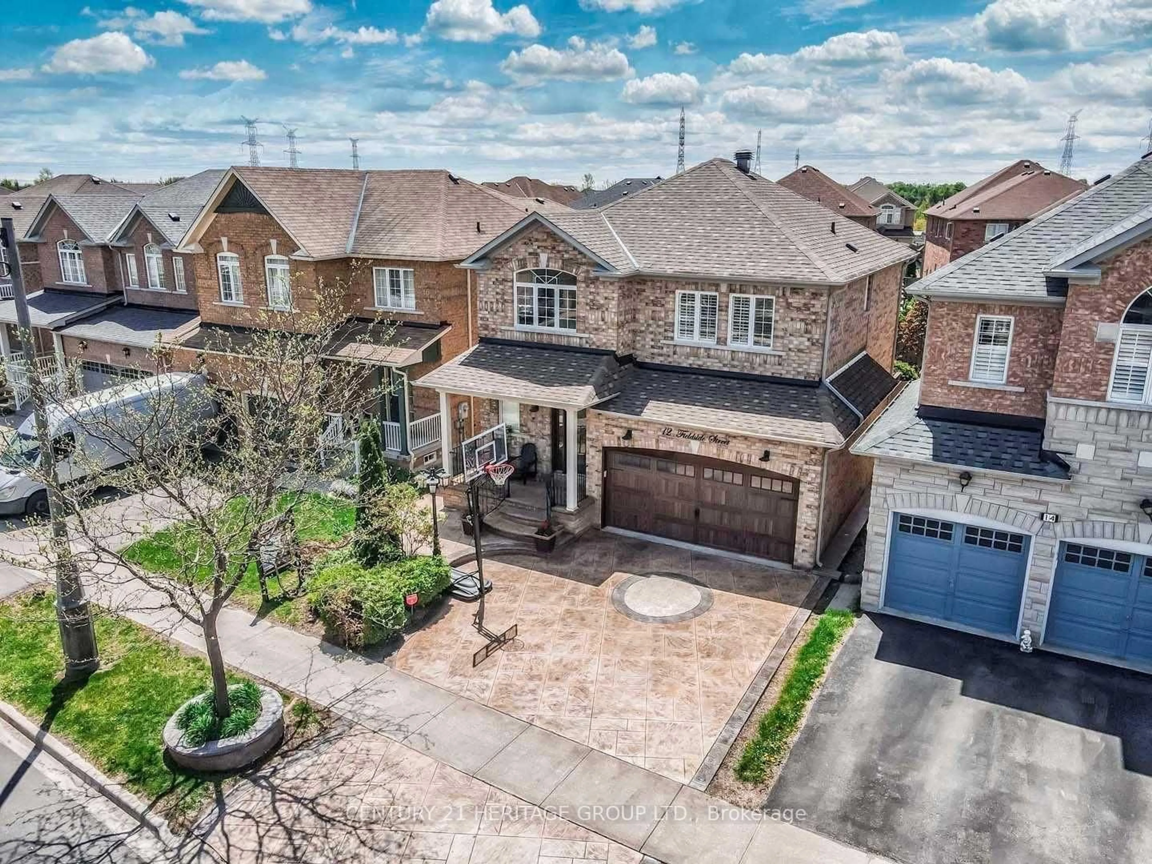 A pic from outside/outdoor area/front of a property/back of a property/a pic from drone, street for 12 Fieldside St, Markham Ontario L6B 0B4