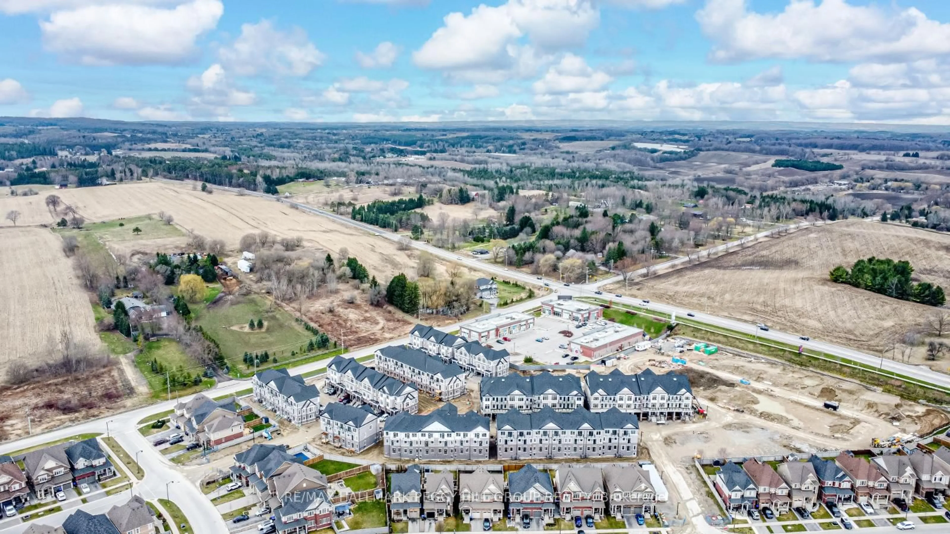 A pic from outside/outdoor area/front of a property/back of a property/a pic from drone, street for 38 Brandon Cres, New Tecumseth Ontario L0G 1W0