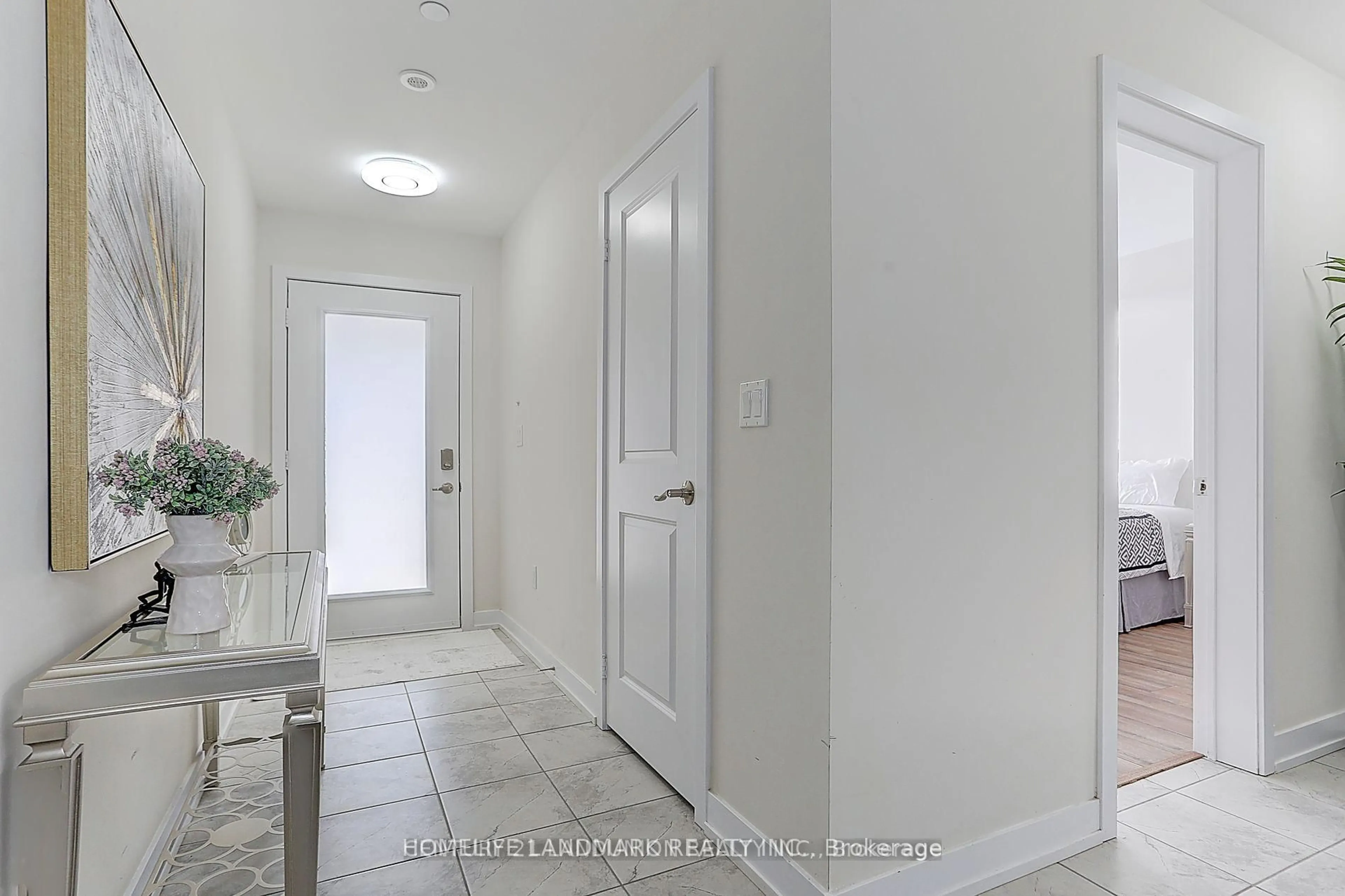 Indoor entryway for 5 Ingersoll Lane, Richmond Hill Ontario L4E 1G9