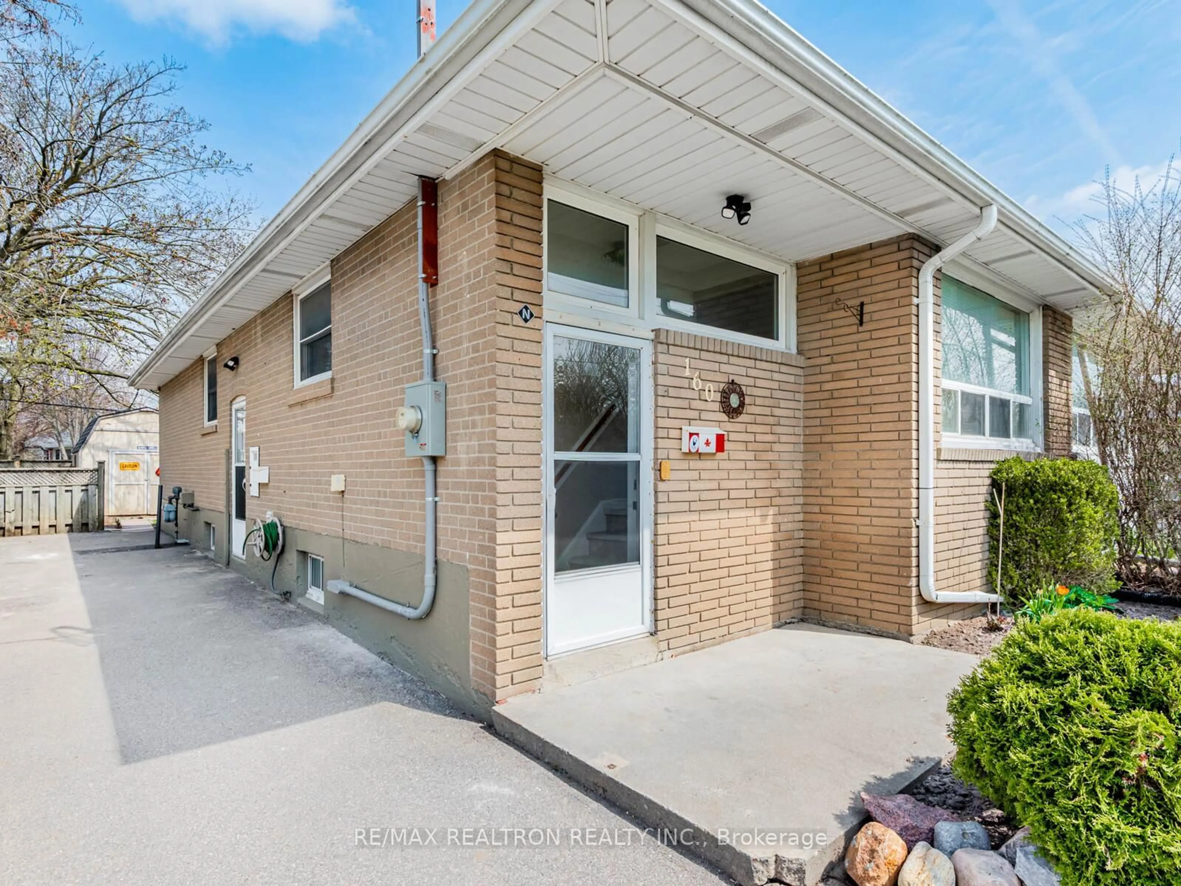 Unknown for 160 Longford Dr, Newmarket Ontario L3Y 2Y8