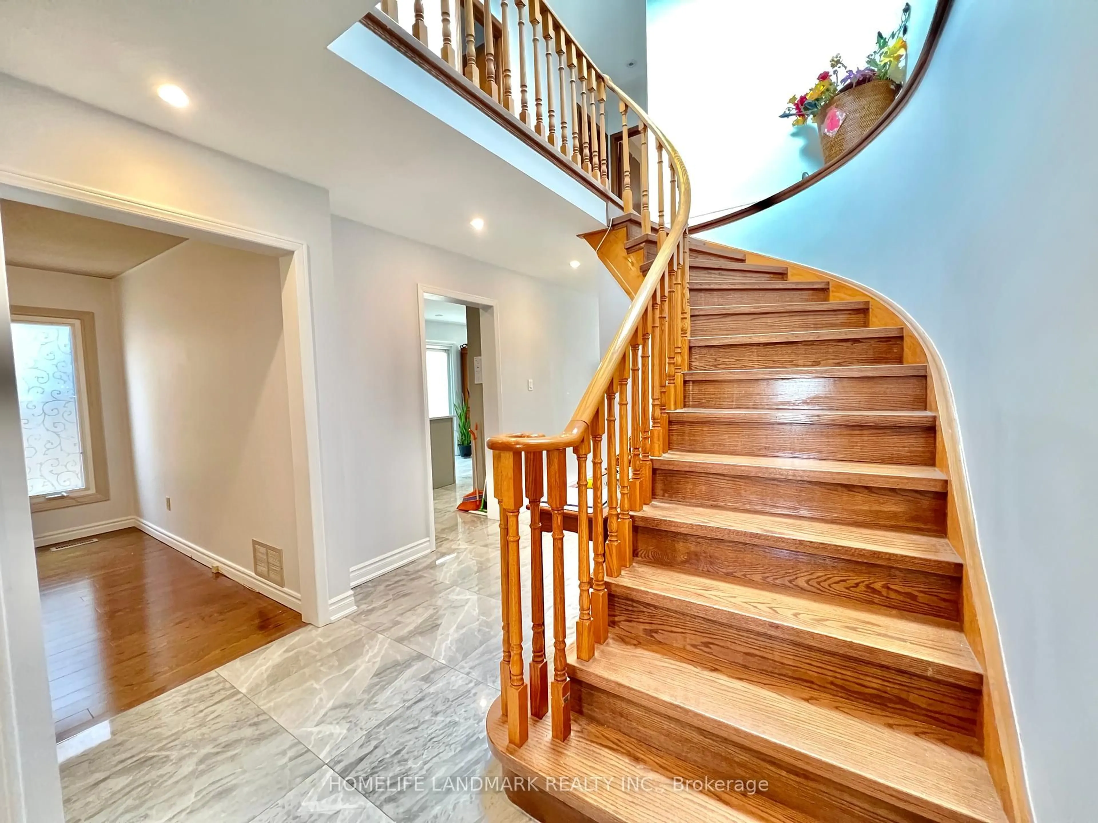 Stairs for 37 Stargell Cres, Markham Ontario L3P 4J7