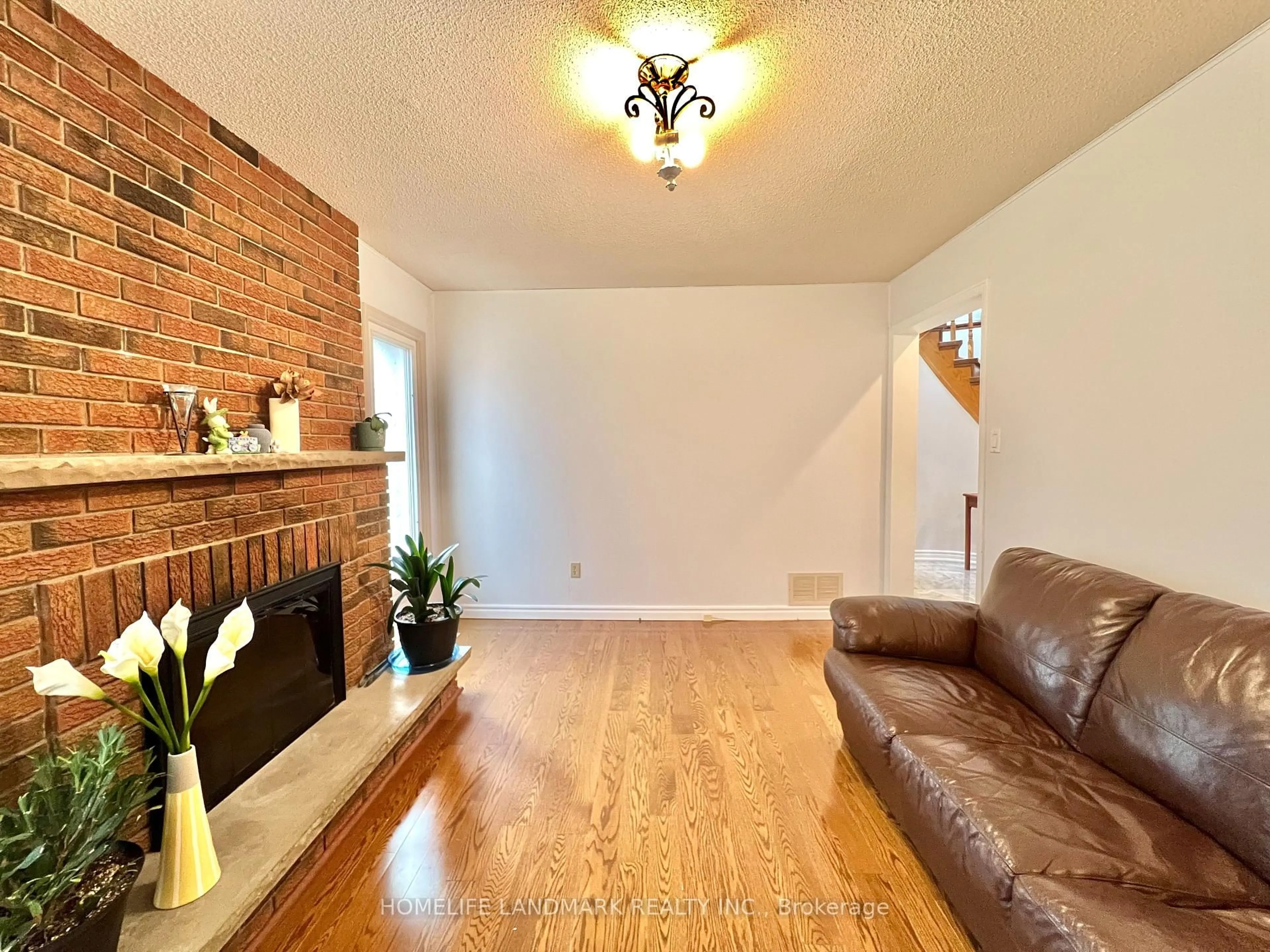 Living room with furniture, unknown for 37 Stargell Cres, Markham Ontario L3P 4J7