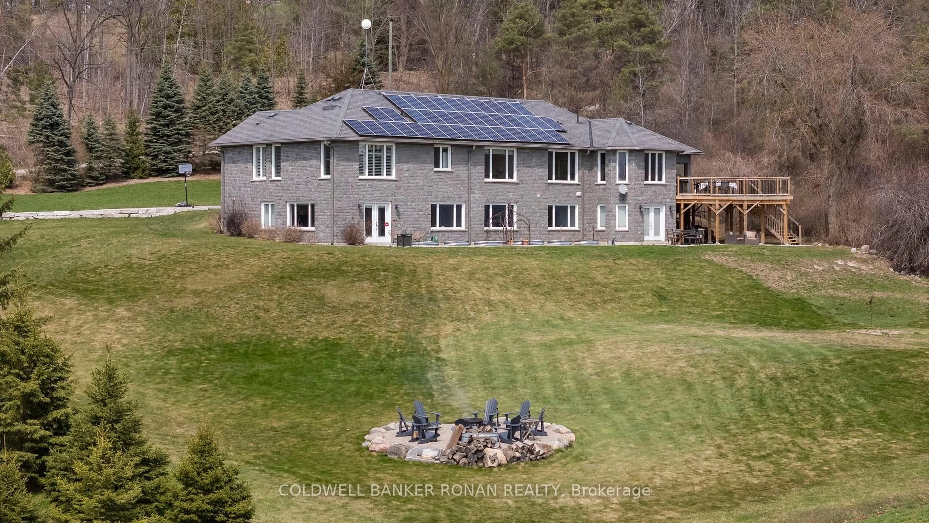A pic from outside/outdoor area/front of a property/back of a property/a pic from drone, building for 7765 5  Sideroad N/A, Adjala-Tosorontio Ontario L9R 1V3
