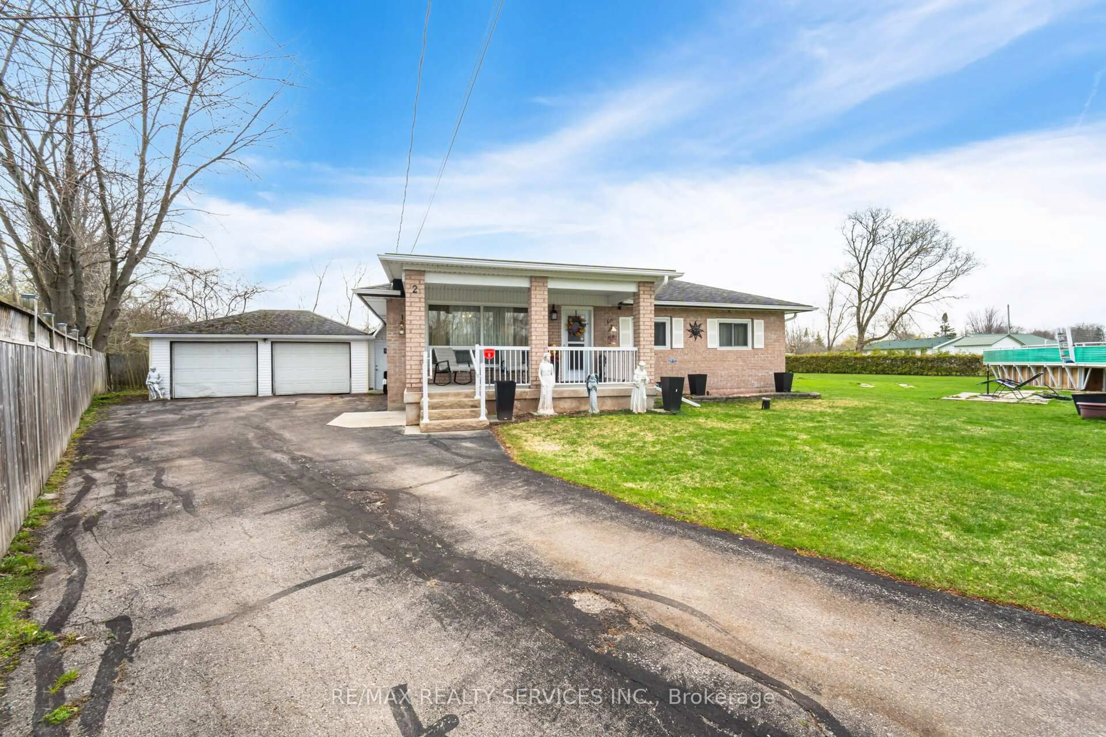 A pic from outside/outdoor area/front of a property/back of a property/a pic from drone, street for 2 Isle Vista Dr, Georgina Ontario L0E 1N0