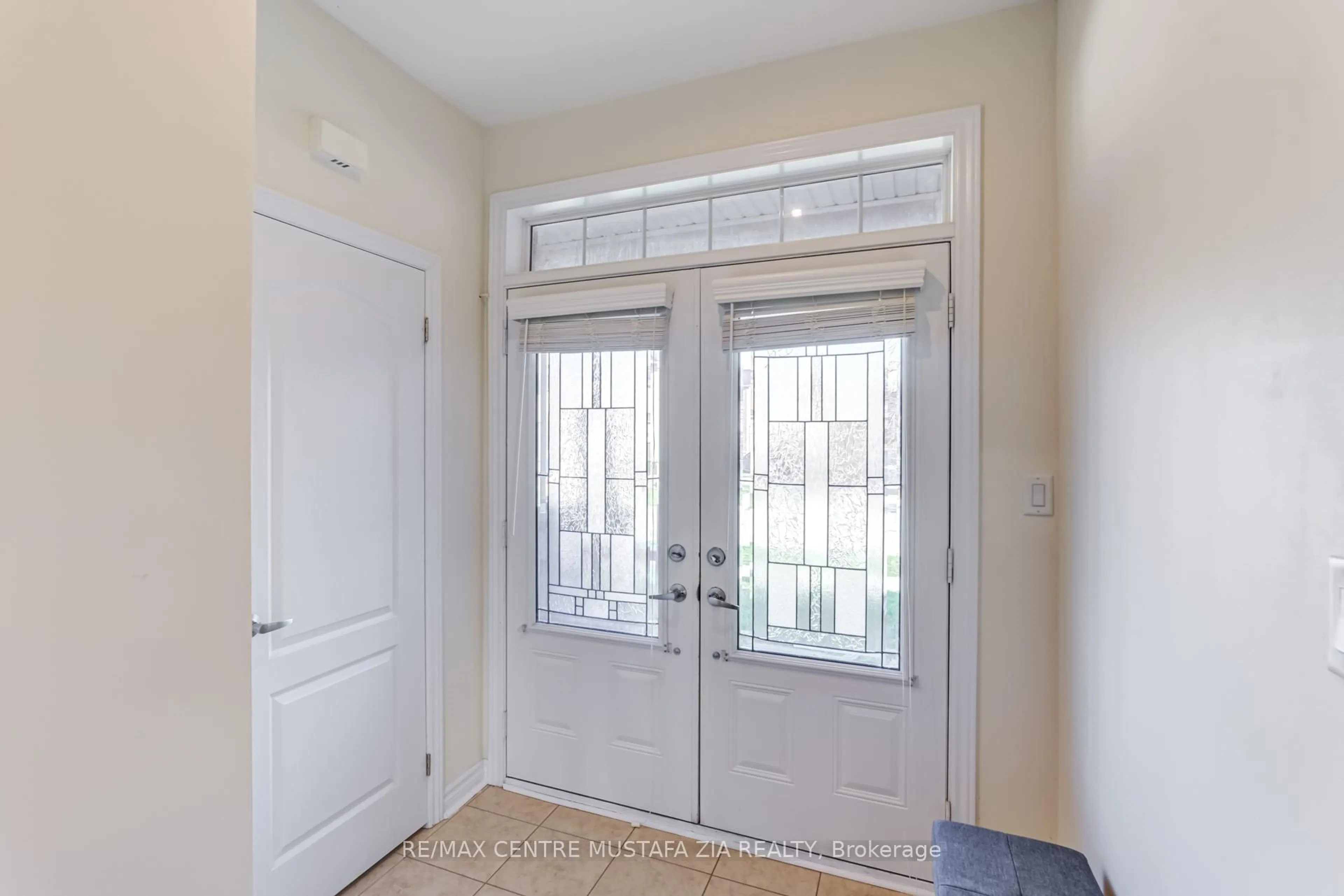 Indoor entryway for 28 Rossini Dr, Richmond Hill Ontario L4E 0R5