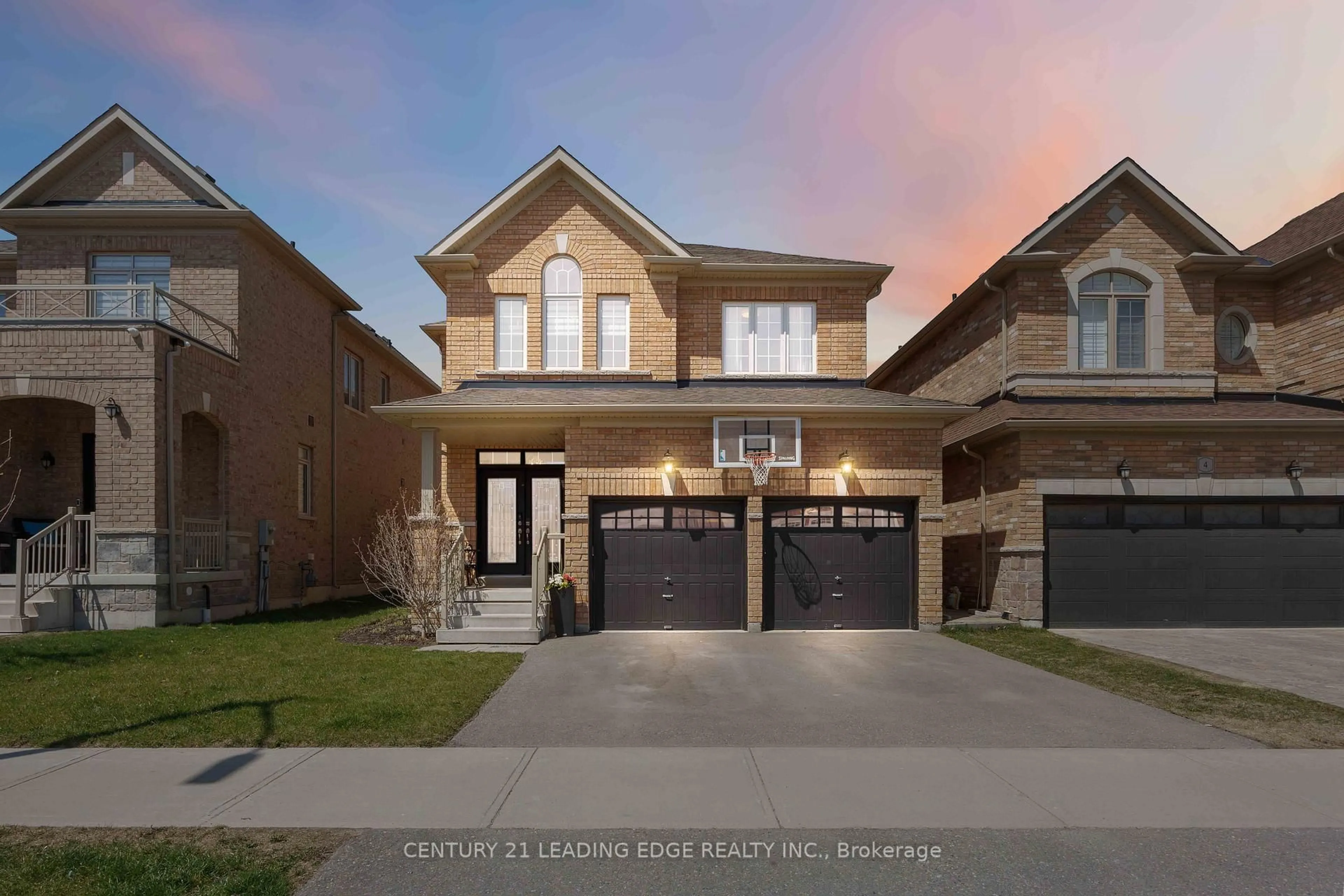 Home with brick exterior material, street for 8 Tupling St, Bradford West Gwillimbury Ontario L3Z 0W8