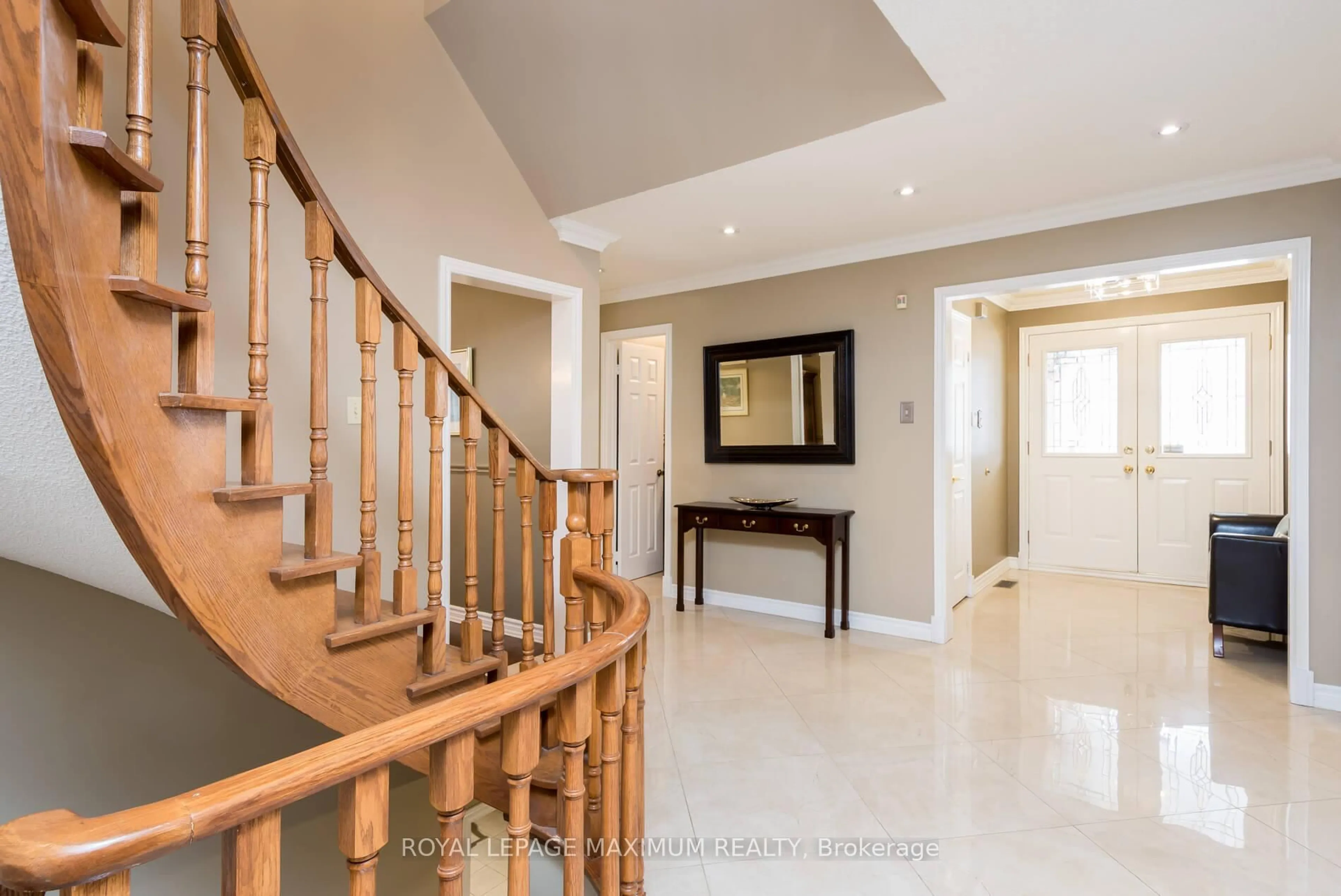 Indoor entryway for 252 Triton Ave, Vaughan Ontario L4L 6R1
