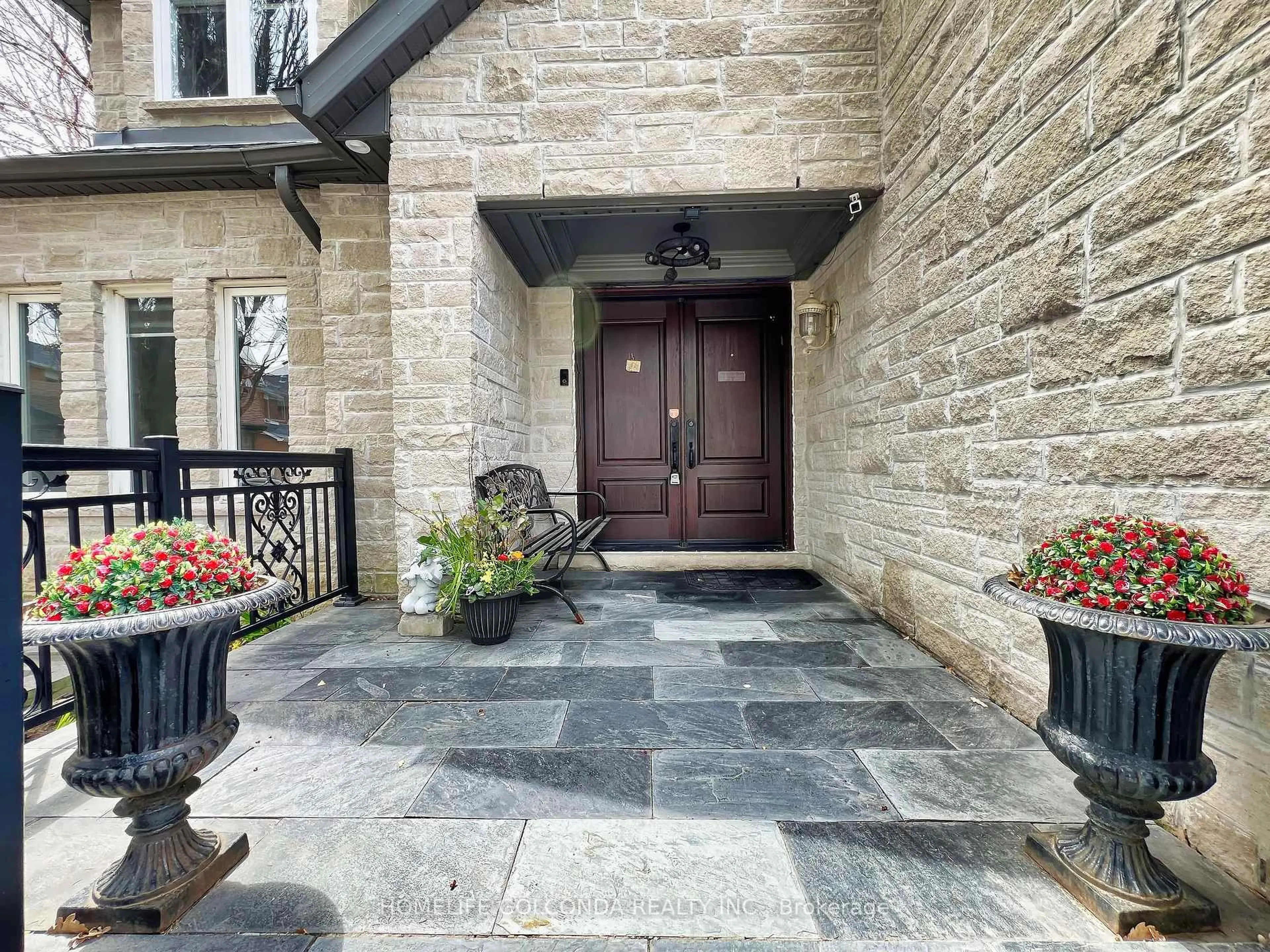 Indoor entryway for 25 Conistan Rd, Markham Ontario L3R 8K8