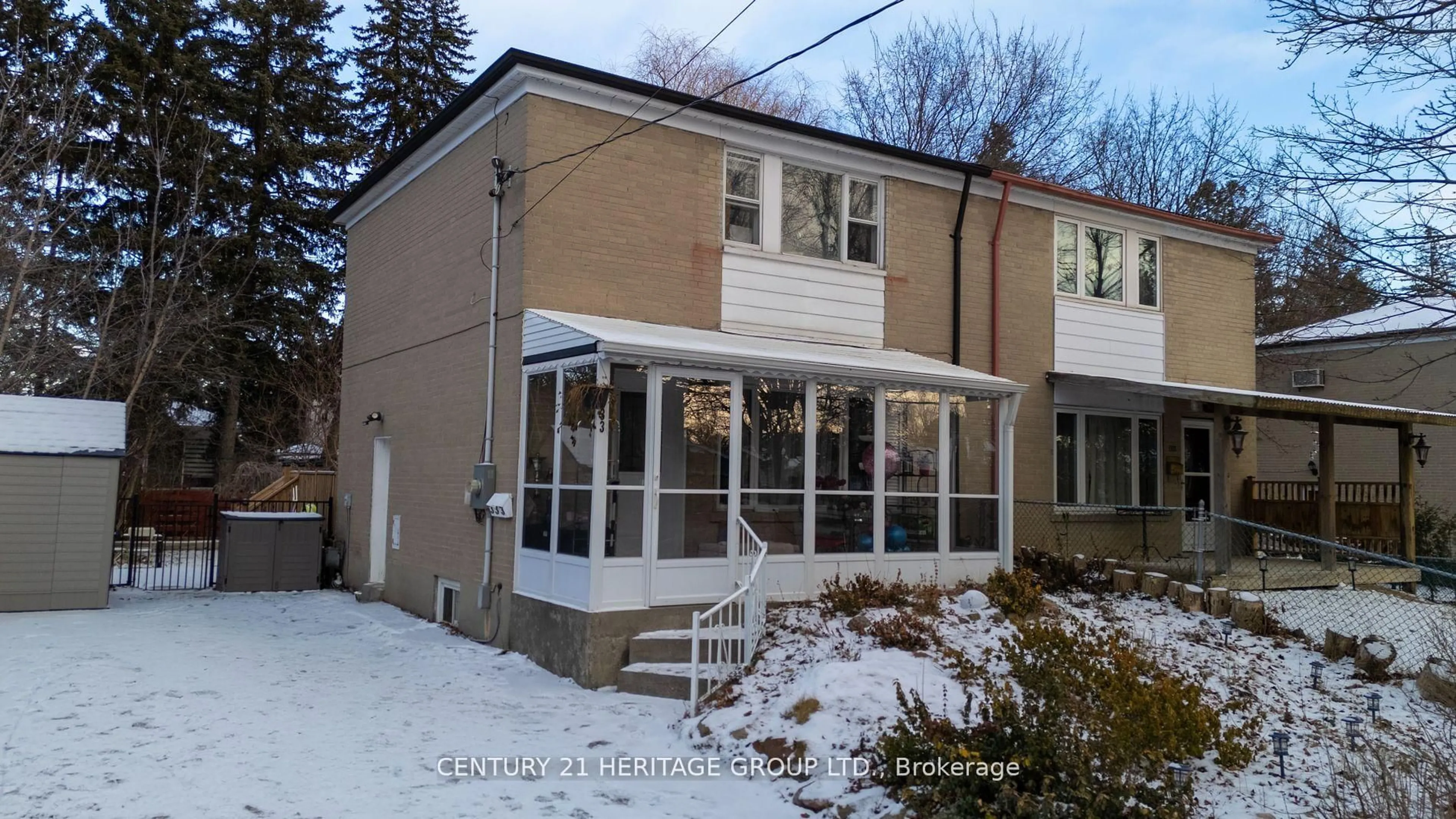 Home with vinyl exterior material, street for 333 Neal Dr, Richmond Hill Ontario L4C 3L3