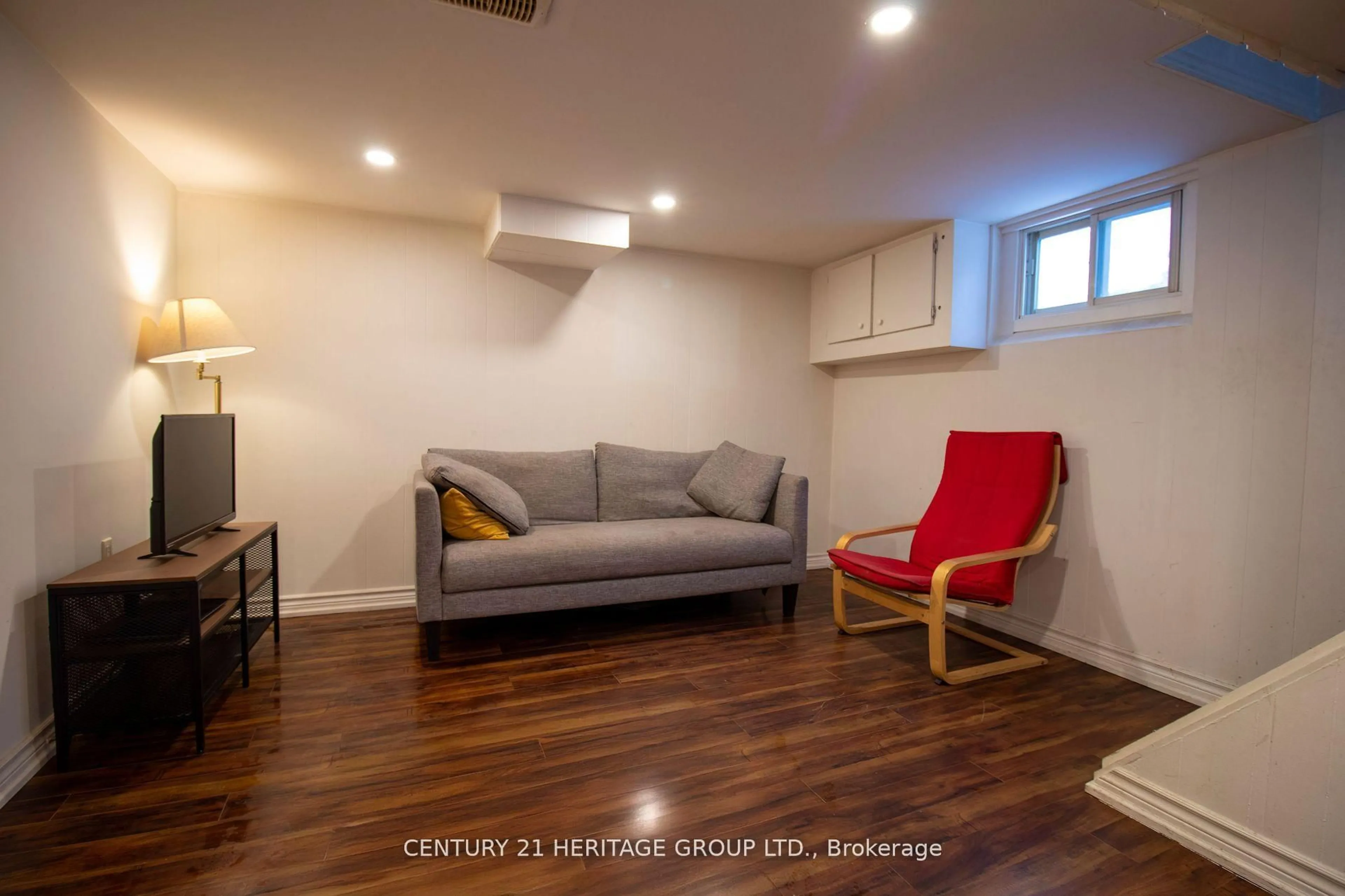 Living room with furniture, unknown for 333 Neal Dr, Richmond Hill Ontario L4C 3L3