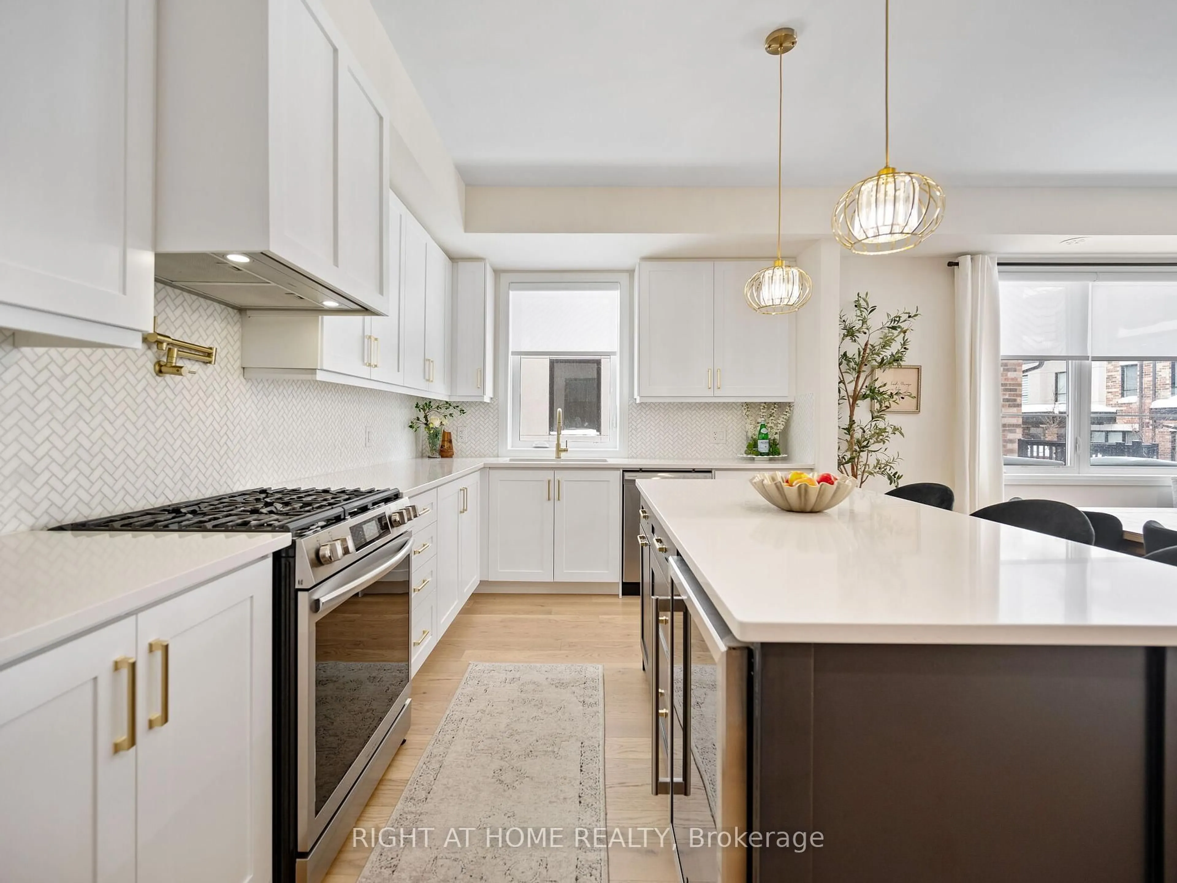 Contemporary kitchen, ceramic/tile floor for 8-50 Baynes Way, Bradford West Gwillimbury Ontario L3Z 4M4