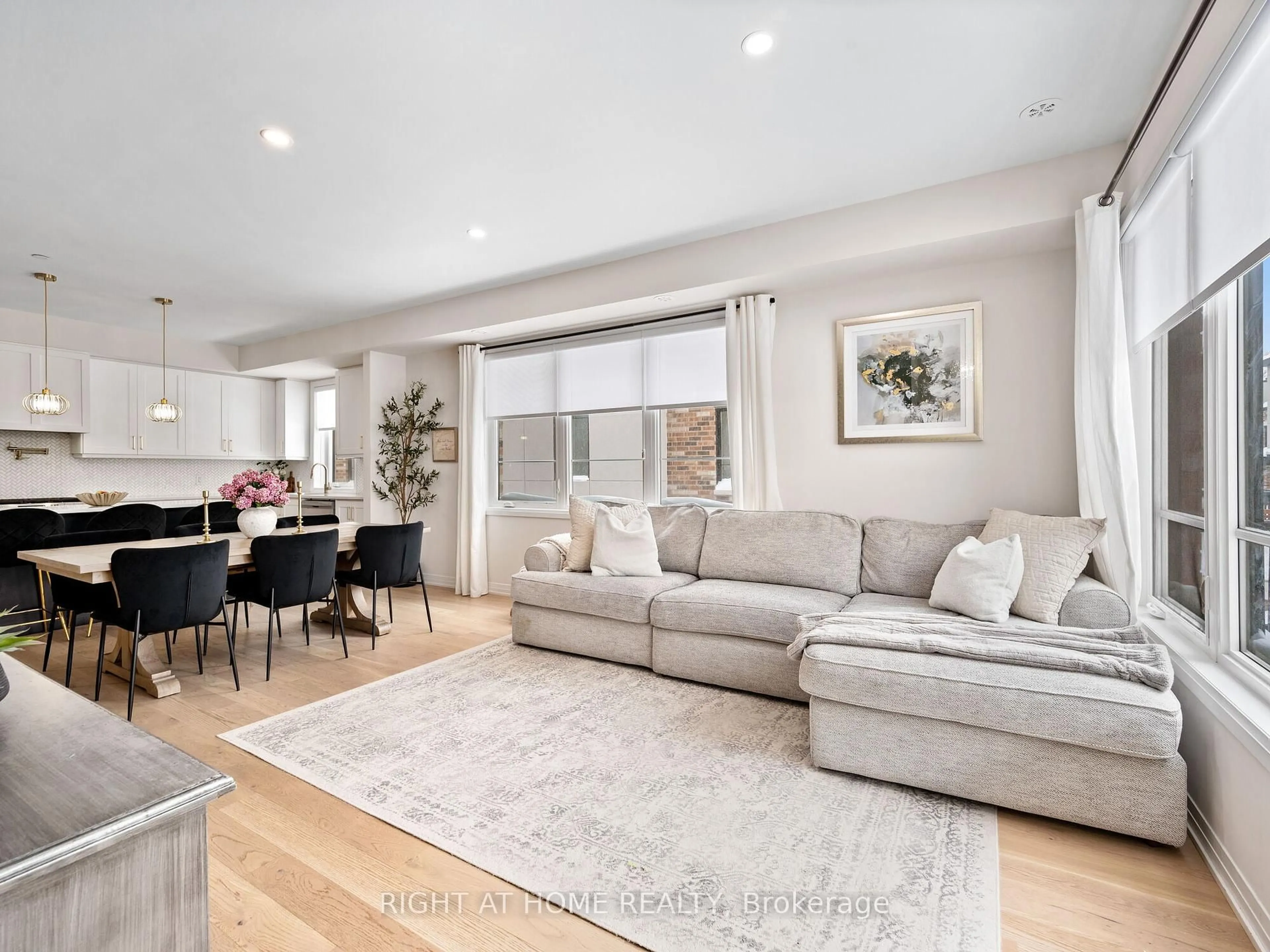 Living room with furniture, unknown for 8-50 Baynes Way, Bradford West Gwillimbury Ontario L3Z 4M4