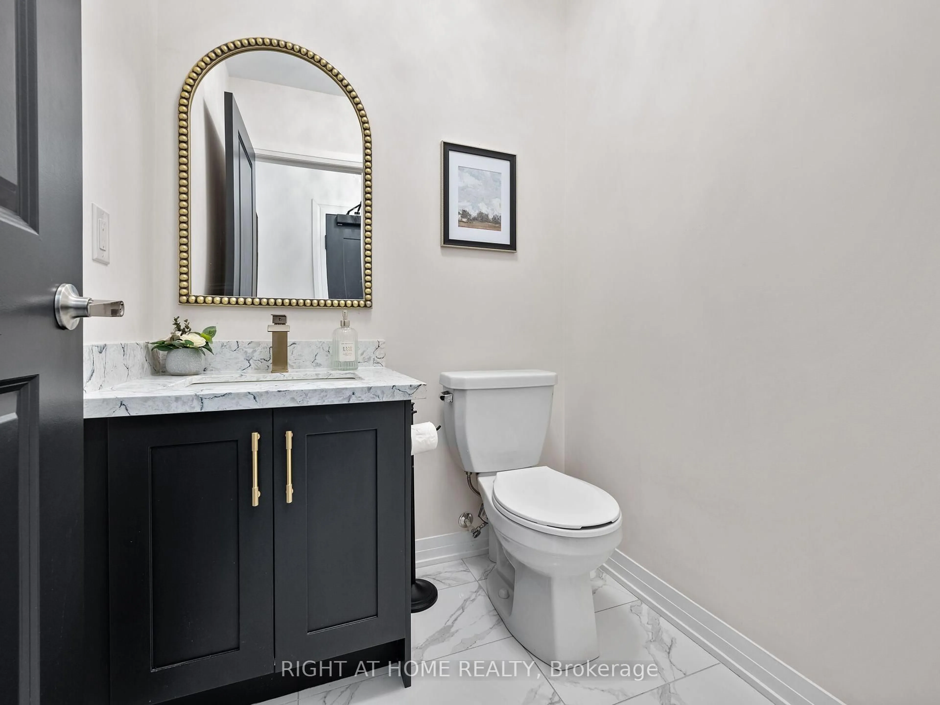 Contemporary bathroom, ceramic/tile floor for 8-50 Baynes Way, Bradford West Gwillimbury Ontario L3Z 4M4