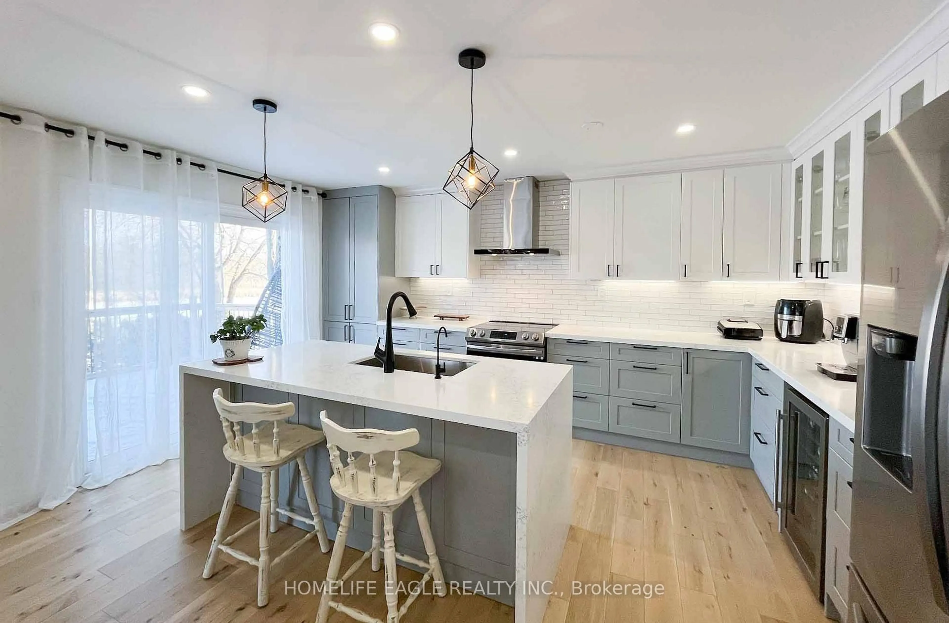 Contemporary kitchen, unknown for 143 Sand Rd, East Gwillimbury Ontario L9N 1H9