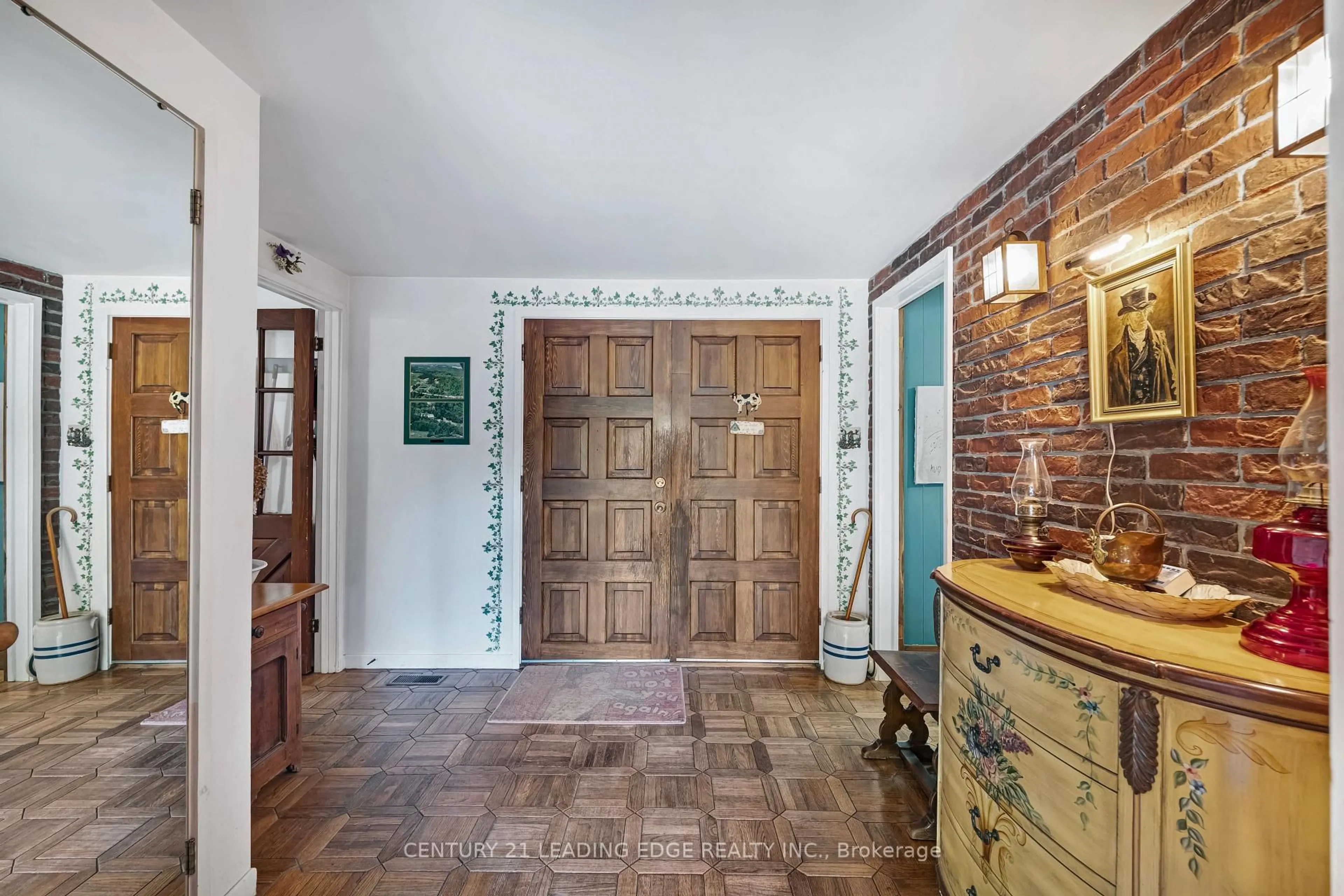 Indoor entryway for 20830 York Durham Line, East Gwillimbury Ontario L0E 1T0