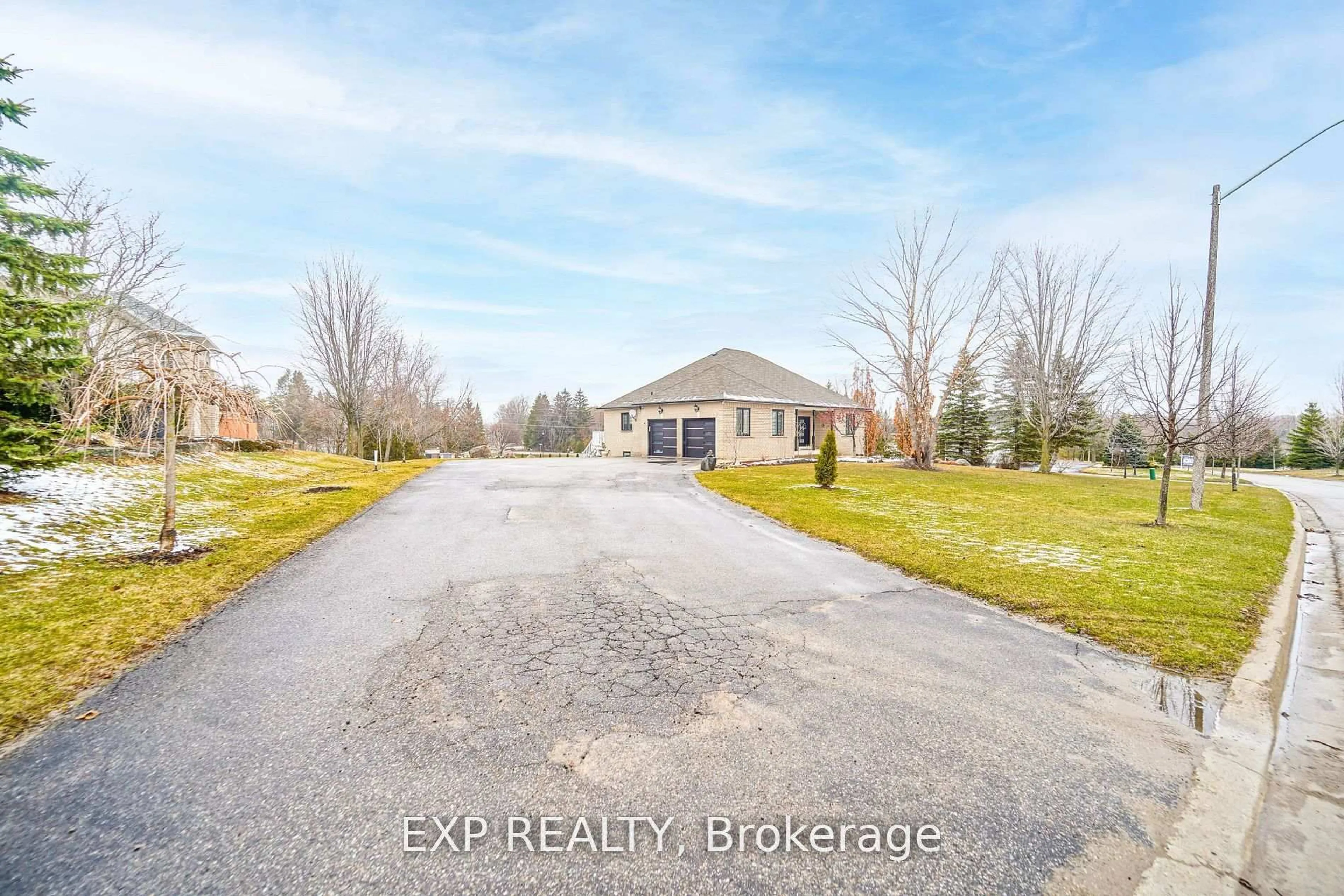 A pic from outside/outdoor area/front of a property/back of a property/a pic from drone, unknown for 4 Deer Ridge Rd, Uxbridge Ontario L0C 1A0