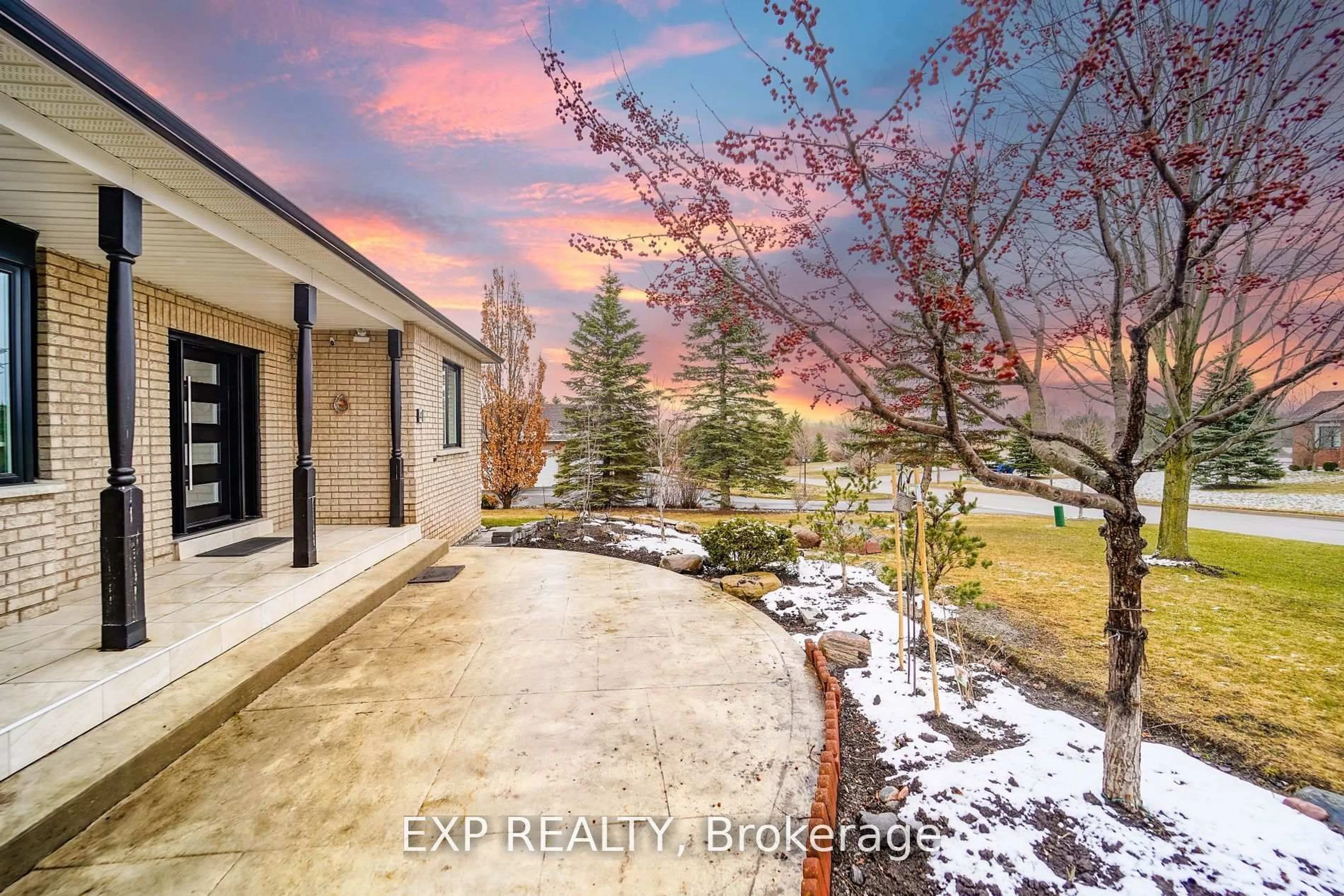 A pic from outside/outdoor area/front of a property/back of a property/a pic from drone, unknown for 4 Deer Ridge Rd, Uxbridge Ontario L0C 1A0