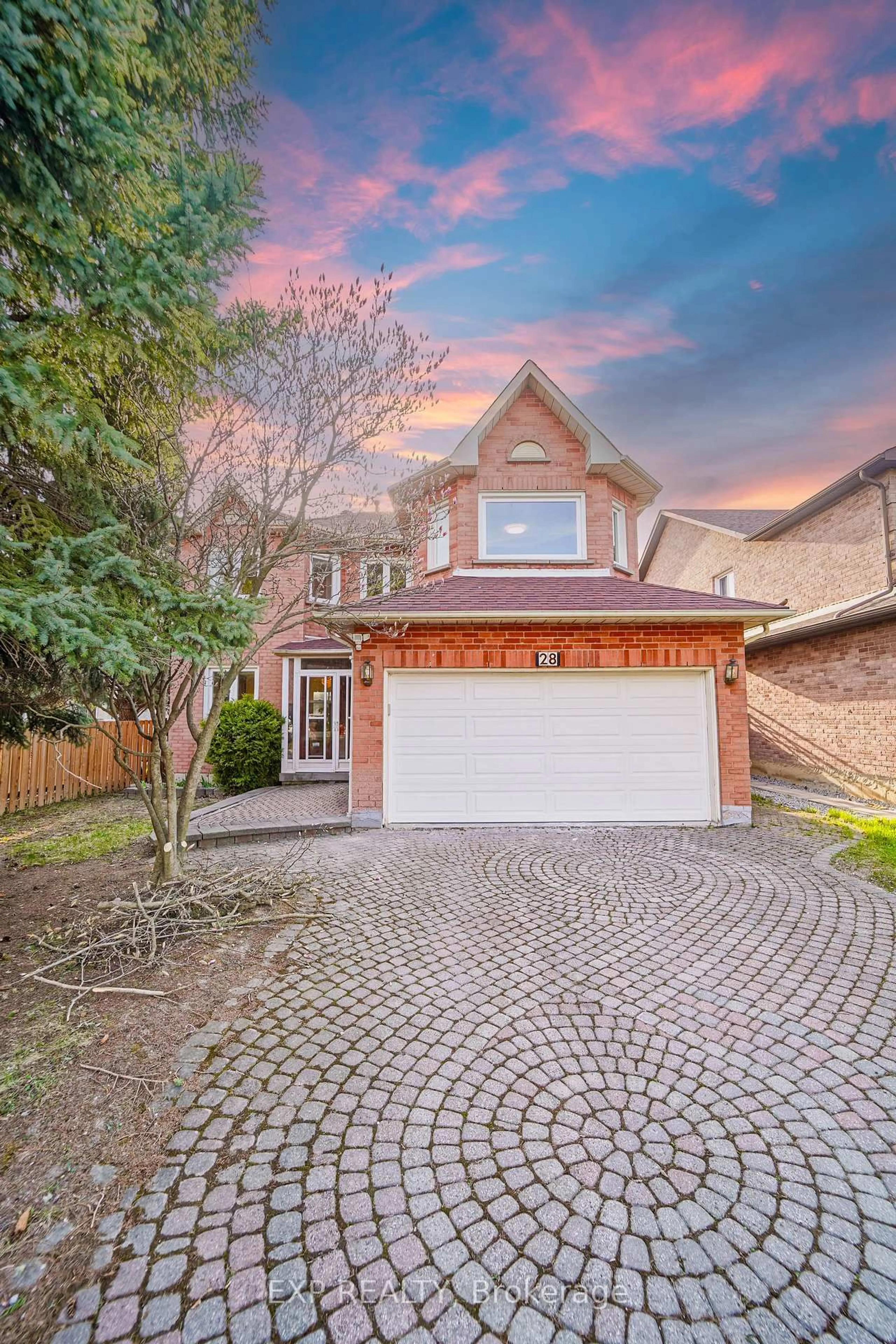 Home with brick exterior material, street for 28 Samantha Circ, Richmond Hill Ontario L4B 2R7