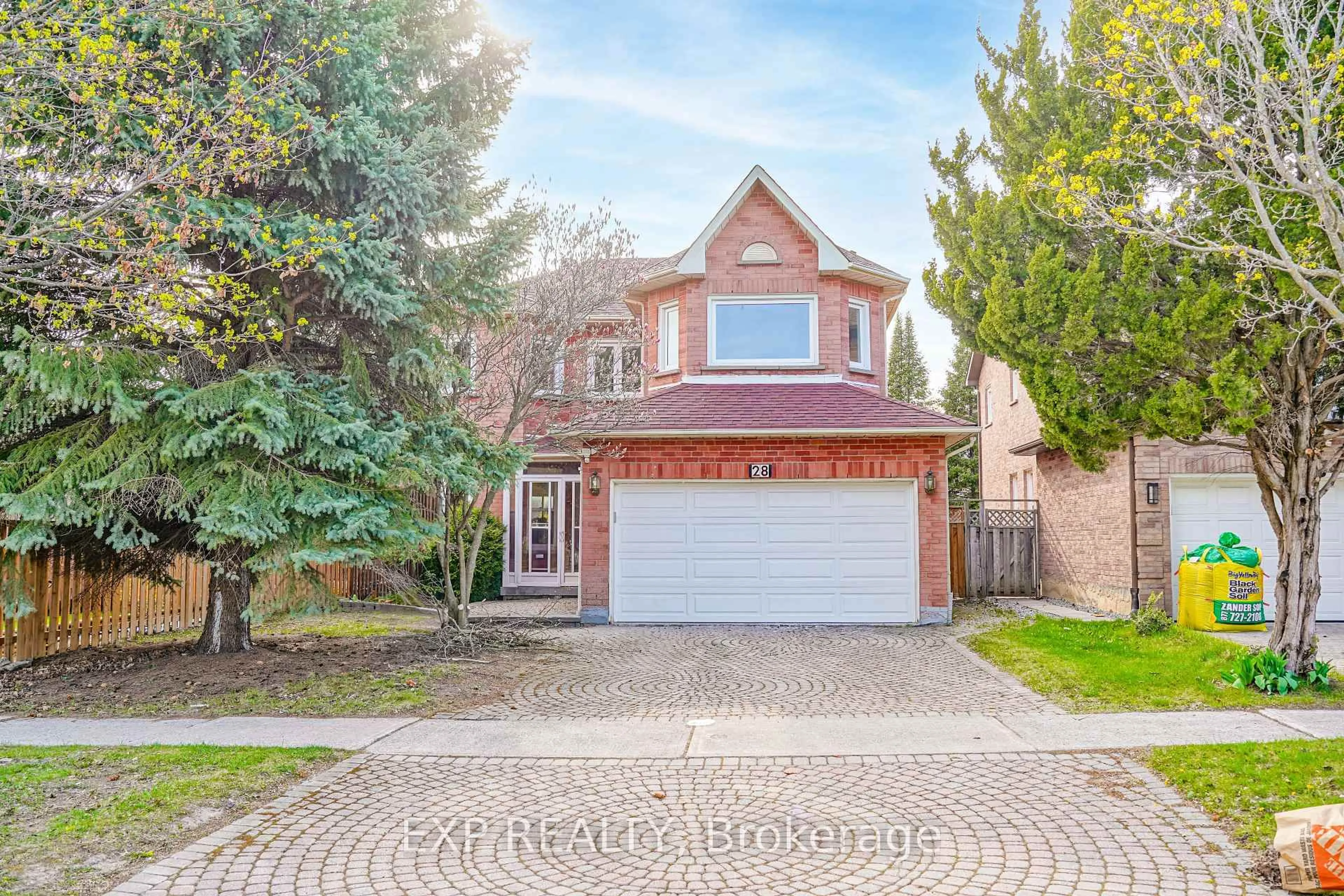 Home with brick exterior material, street for 28 Samantha Circ, Richmond Hill Ontario L4B 2R7