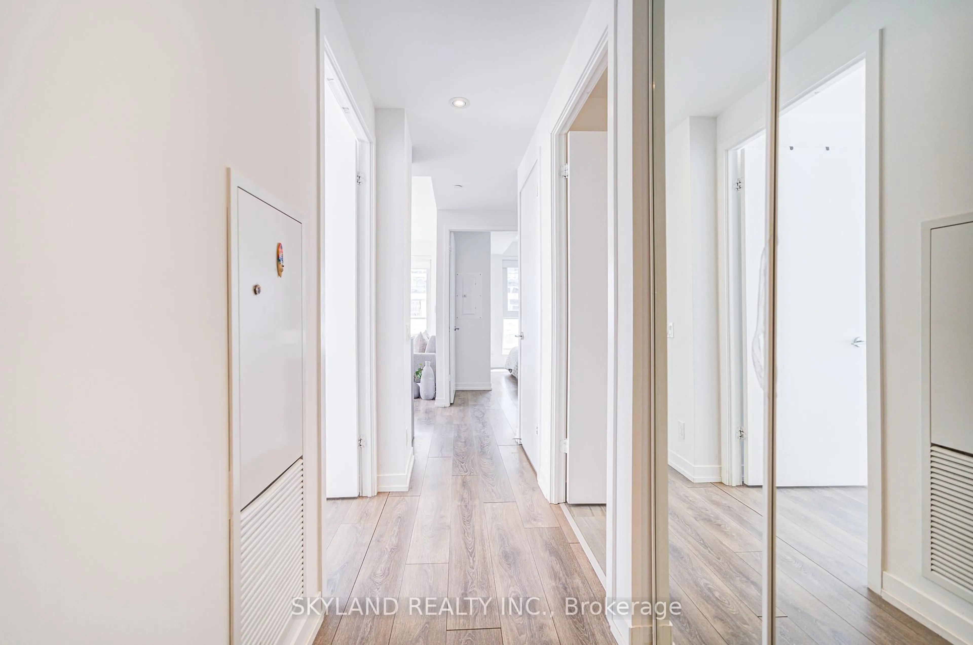 Indoor entryway for 5 Buttermill Ave #601, Vaughan Ontario L4K 0J5