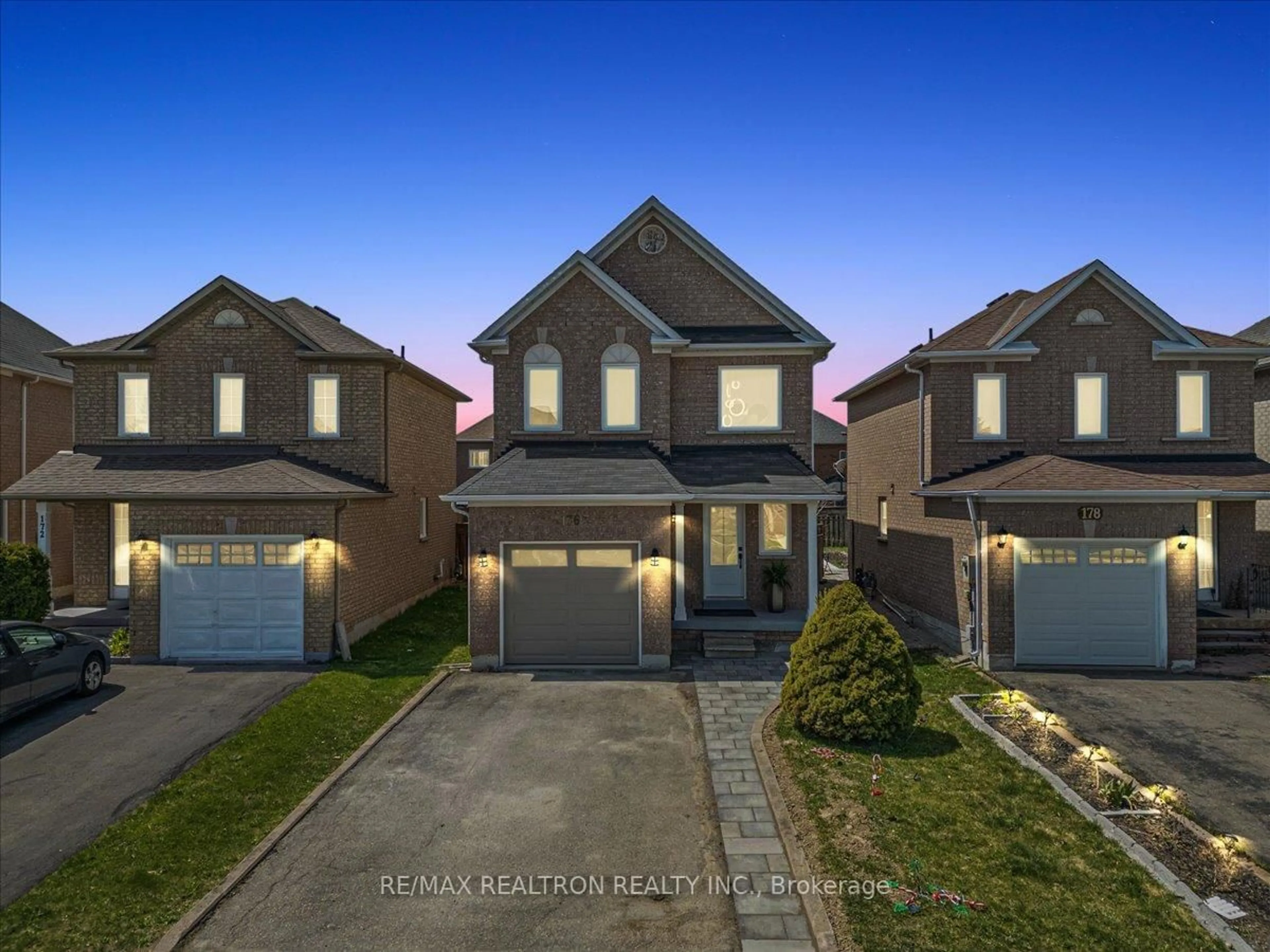 A pic from outside/outdoor area/front of a property/back of a property/a pic from drone, street for 176 Hawker Rd, Vaughan Ontario L6A 2J6