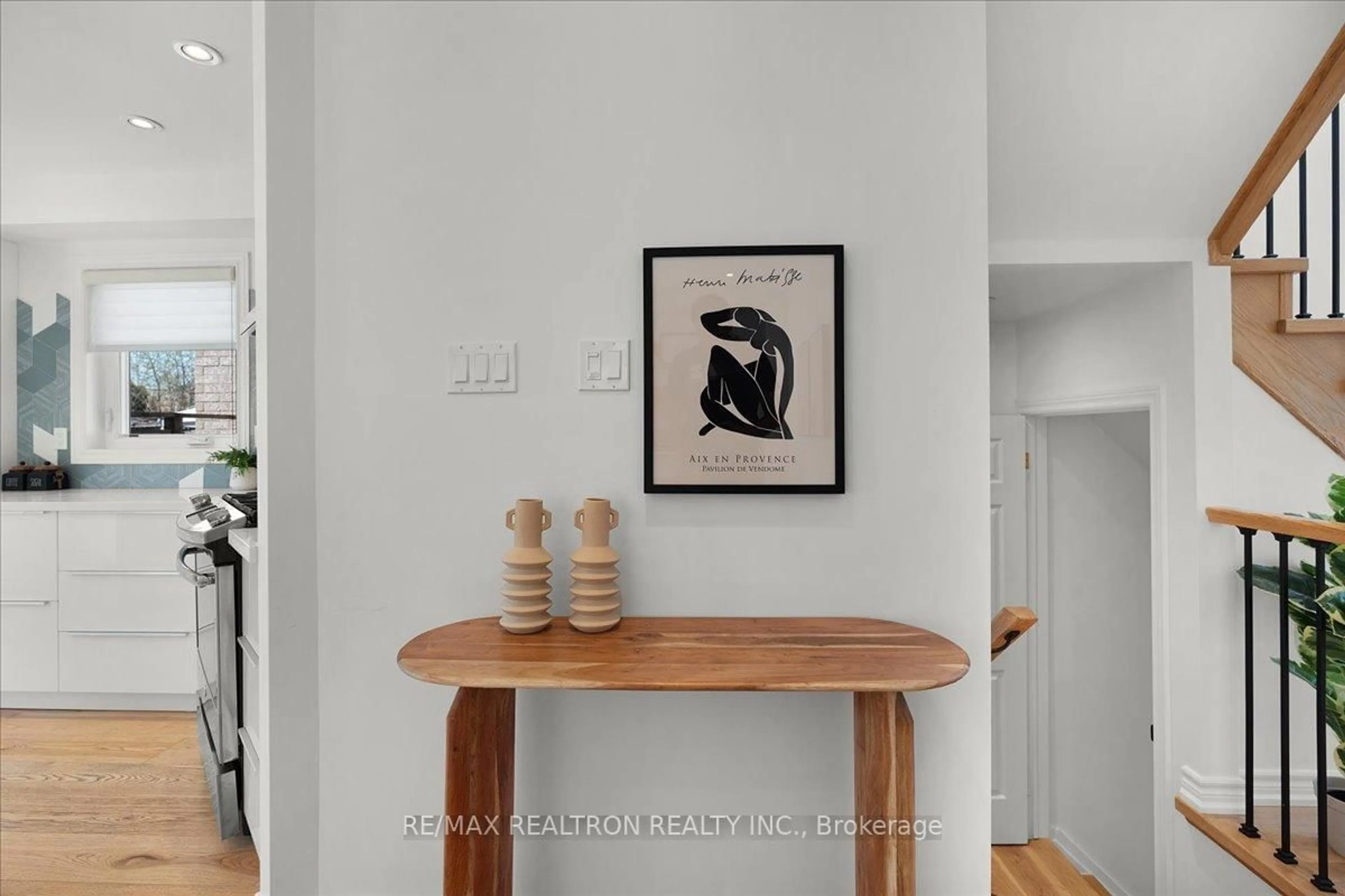 Indoor entryway for 176 Hawker Rd, Vaughan Ontario L6A 2J6