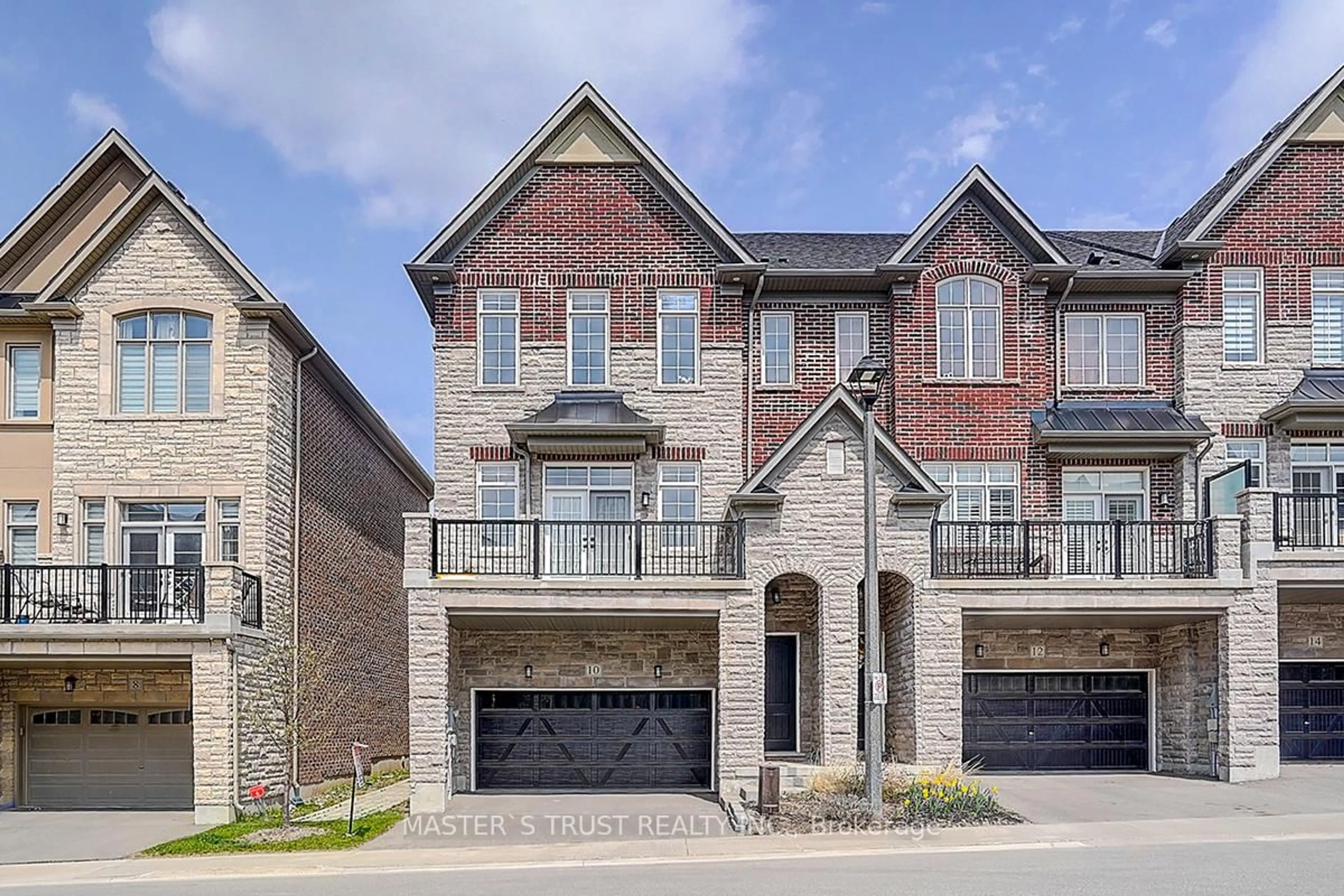 Home with brick exterior material, street for 10 Creekvalley Lane, Markham Ontario L6C 0Y7