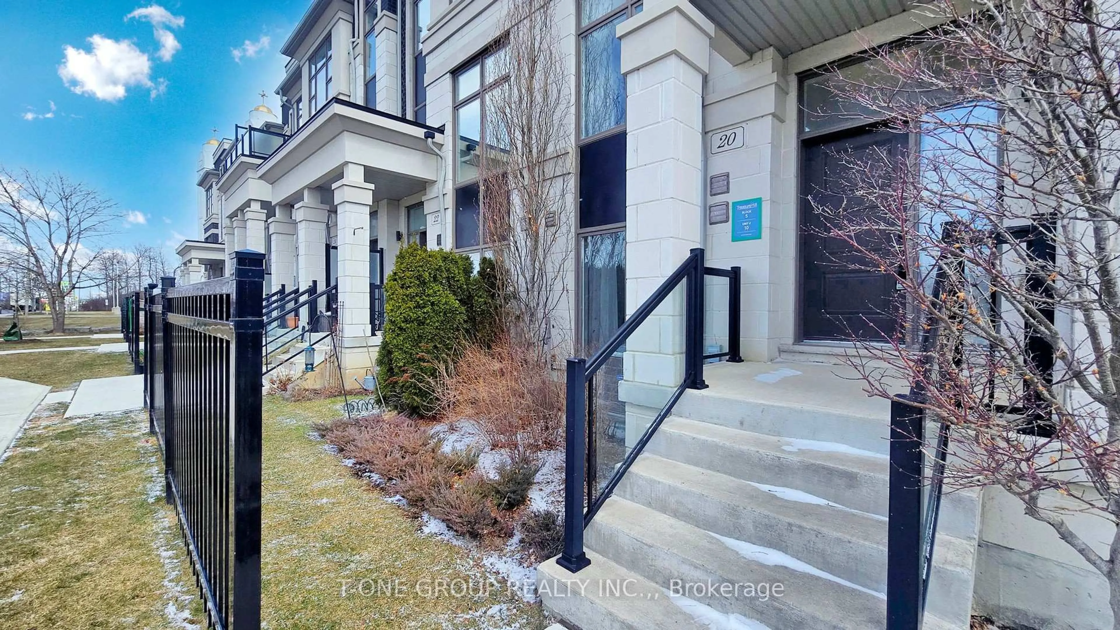 Indoor entryway for 20 Pantheon Lane, Markham Ontario M2J 4G8