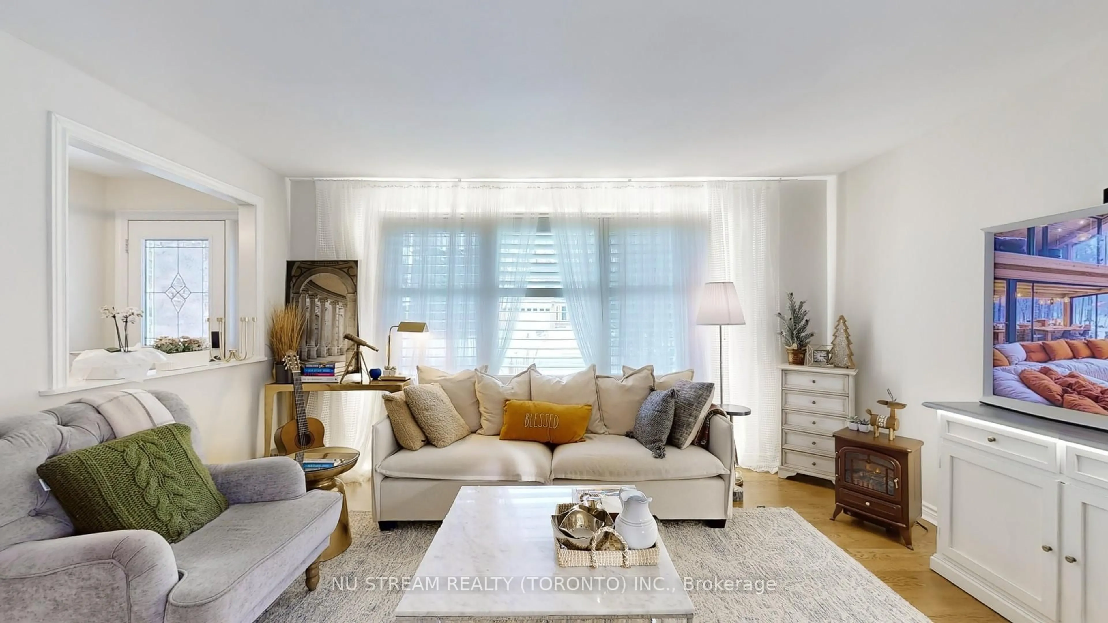 Living room with furniture, unknown for 2 Liebeck Cres, Markham Ontario L3R 1Y5